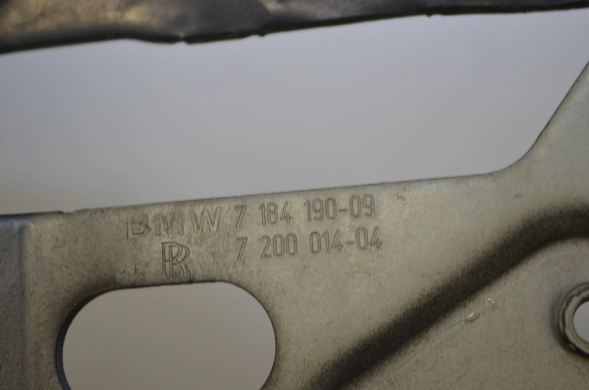 Front Right Bonnet Hinge – OEM 7184190 · BMW 7 (F01, F02) 730 d 2009 – 5