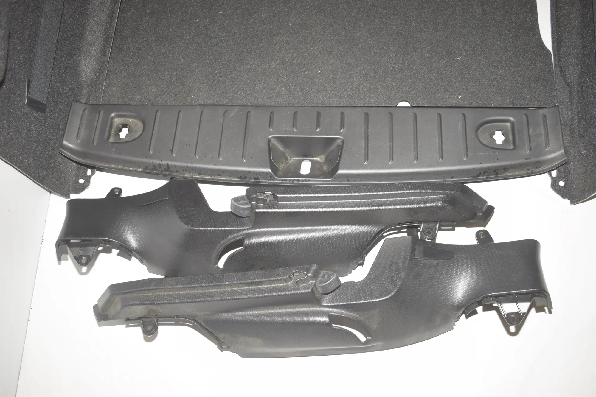 Trunk Trim Kit – OEM 7291360 · BMW i3 (I01) s Electric 2022 – 5