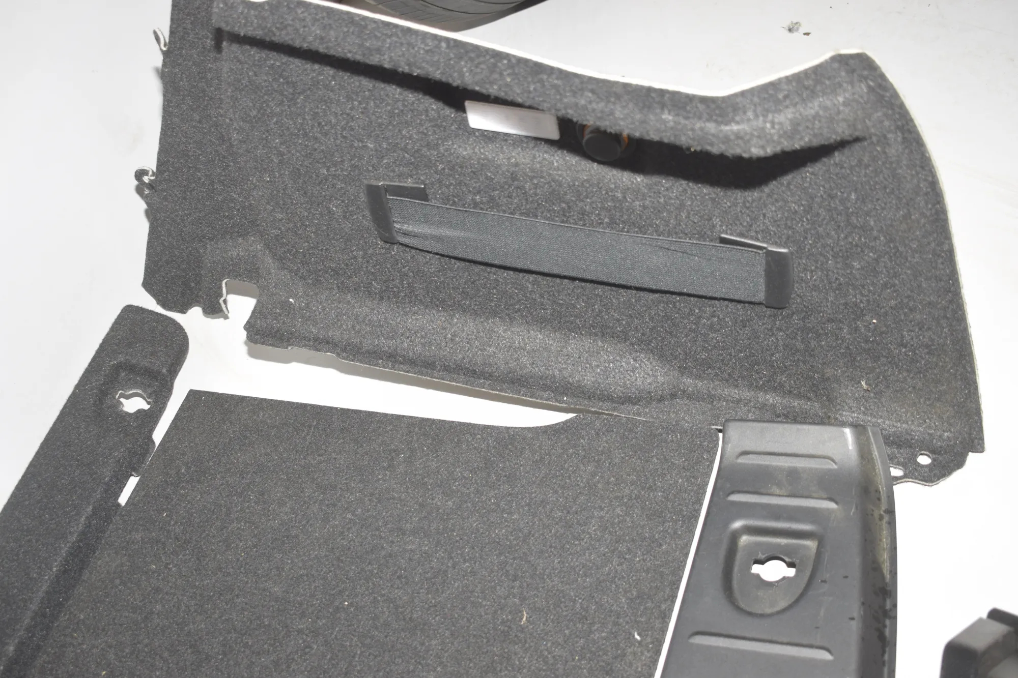 Trunk Trim Kit – OEM 7291360 · BMW i3 (I01) s Electric 2022 – 7