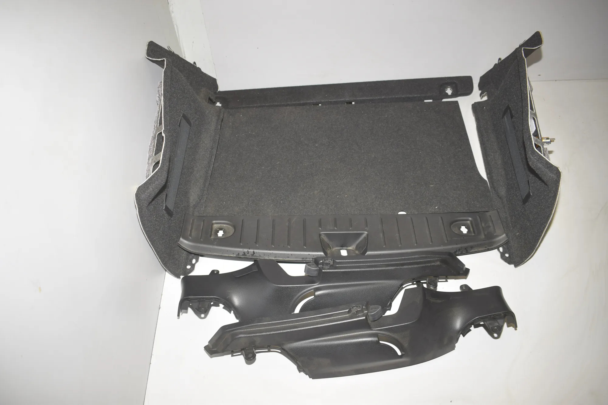 Trunk Trim Kit – OEM 7291360 · BMW i3 (I01) s Electric 2022 – 2