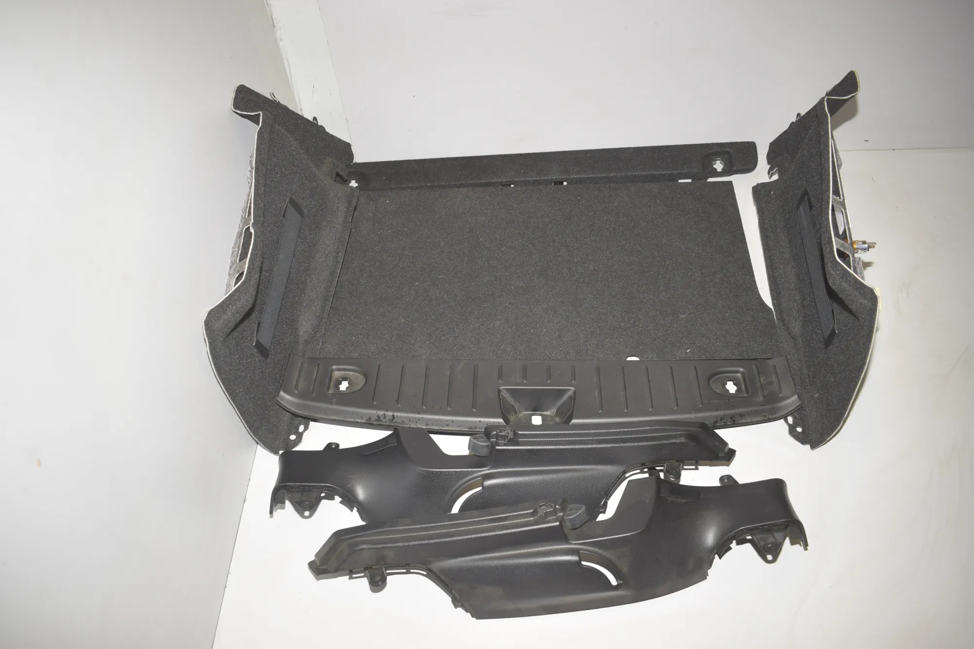 Trunk Trim Kit – OEM 7291360 · BMW i3 (I01) s Electric 2022