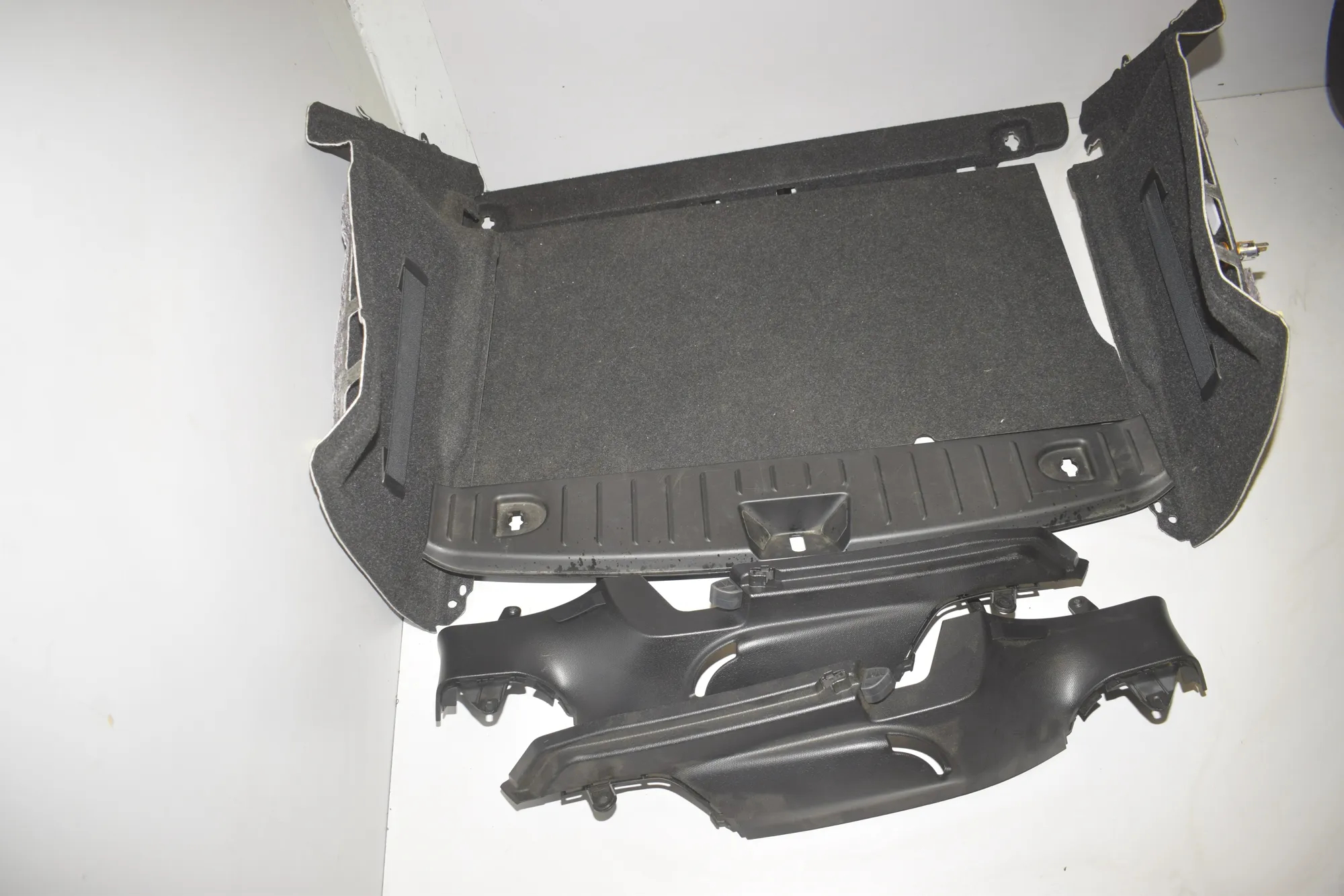 Trunk Trim Kit – OEM 7291360 · BMW i3 (I01) s Electric 2022 – 4