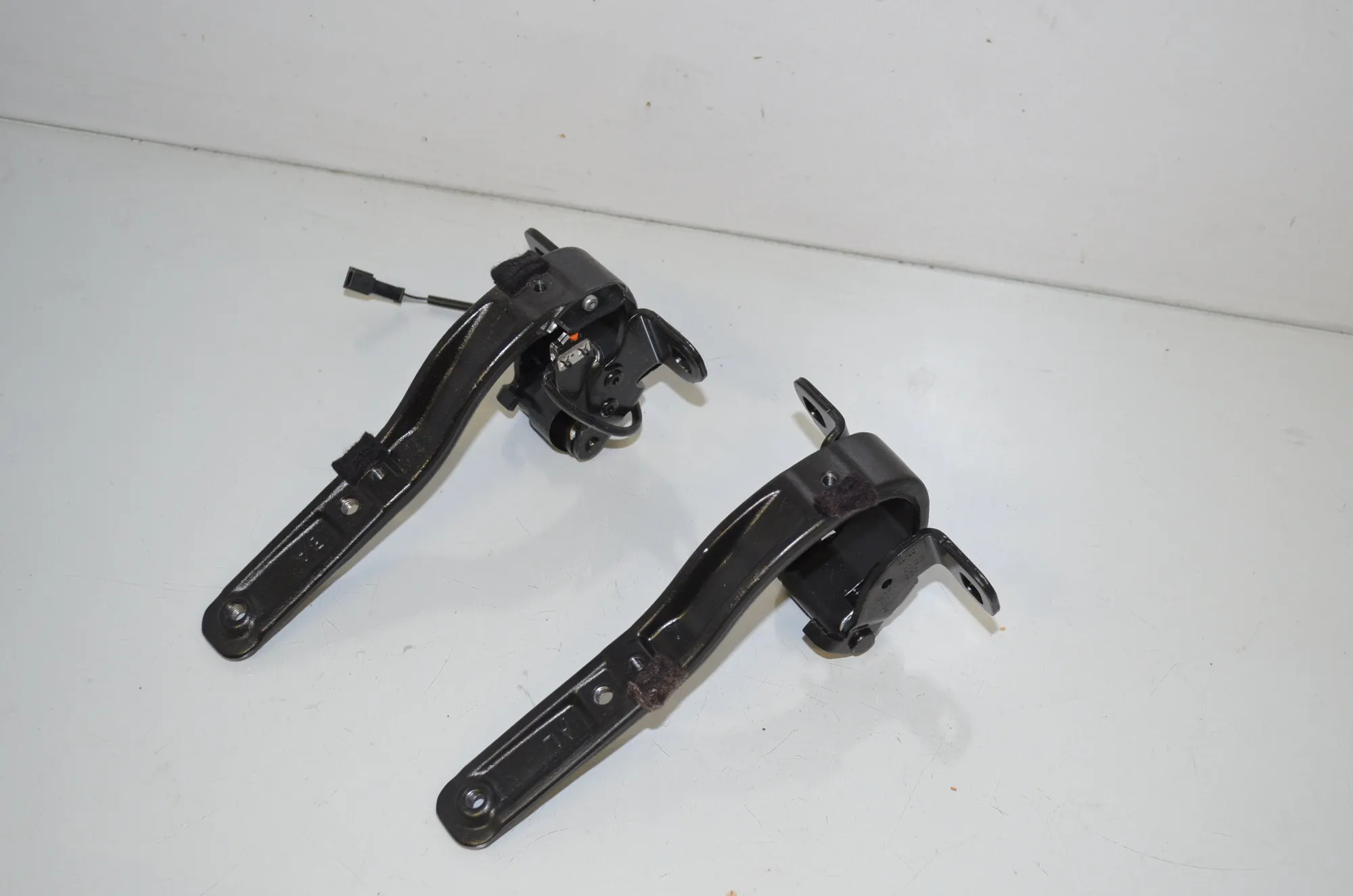 Tailgate Bootlid Hinge Set – OEM 7296774 · BMW i3 (I01) s Electric 2022