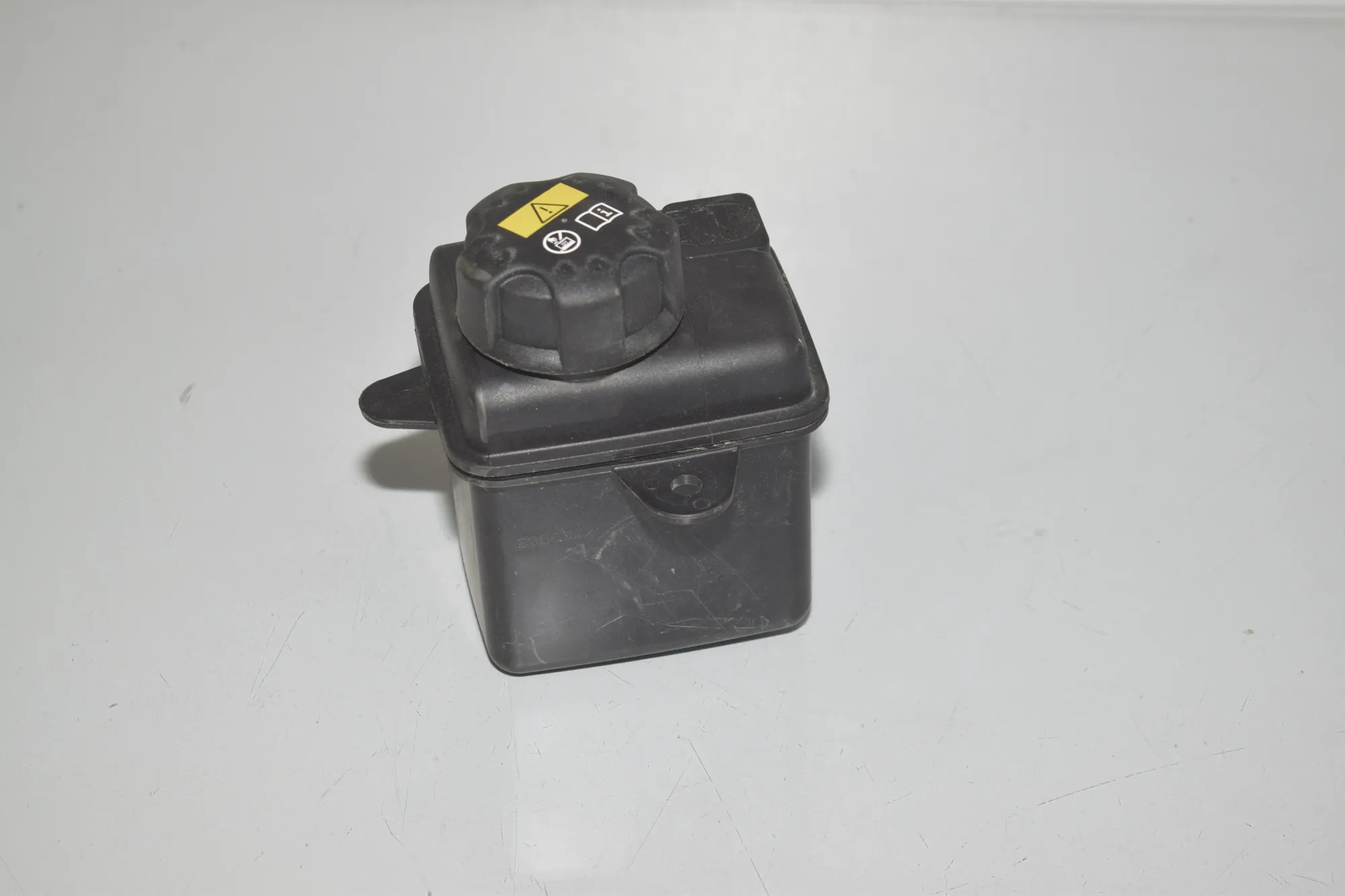 Expansion Tank – OEM 9327150 · BMW i3 (I01) s Electric 2022