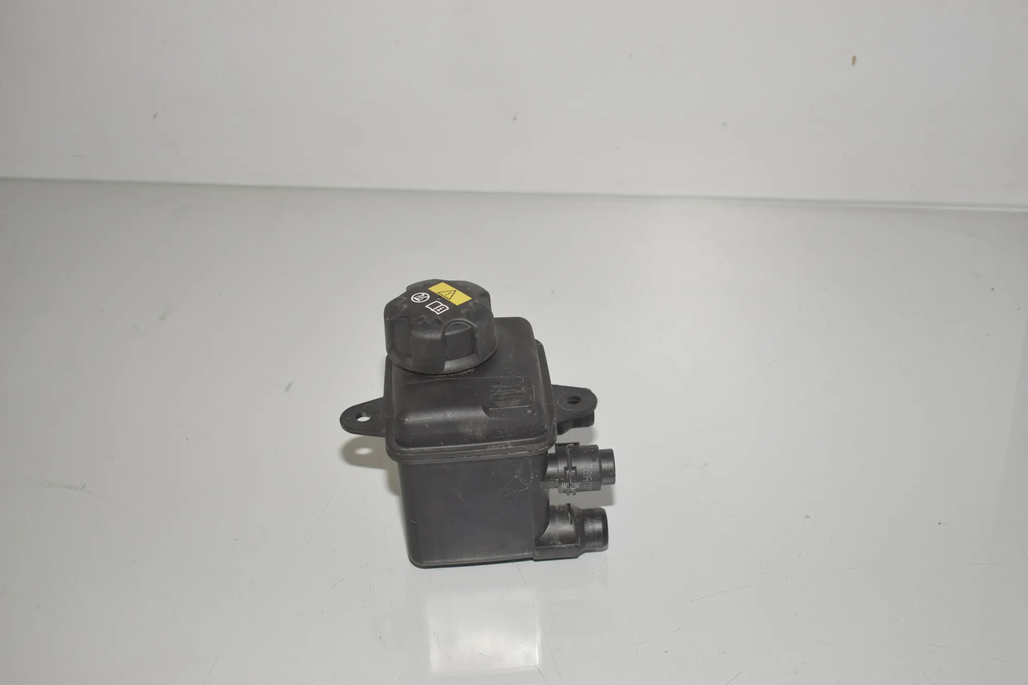 Expansion Tank – OEM 9327150 · BMW i3 (I01) s Electric 2022 – 2