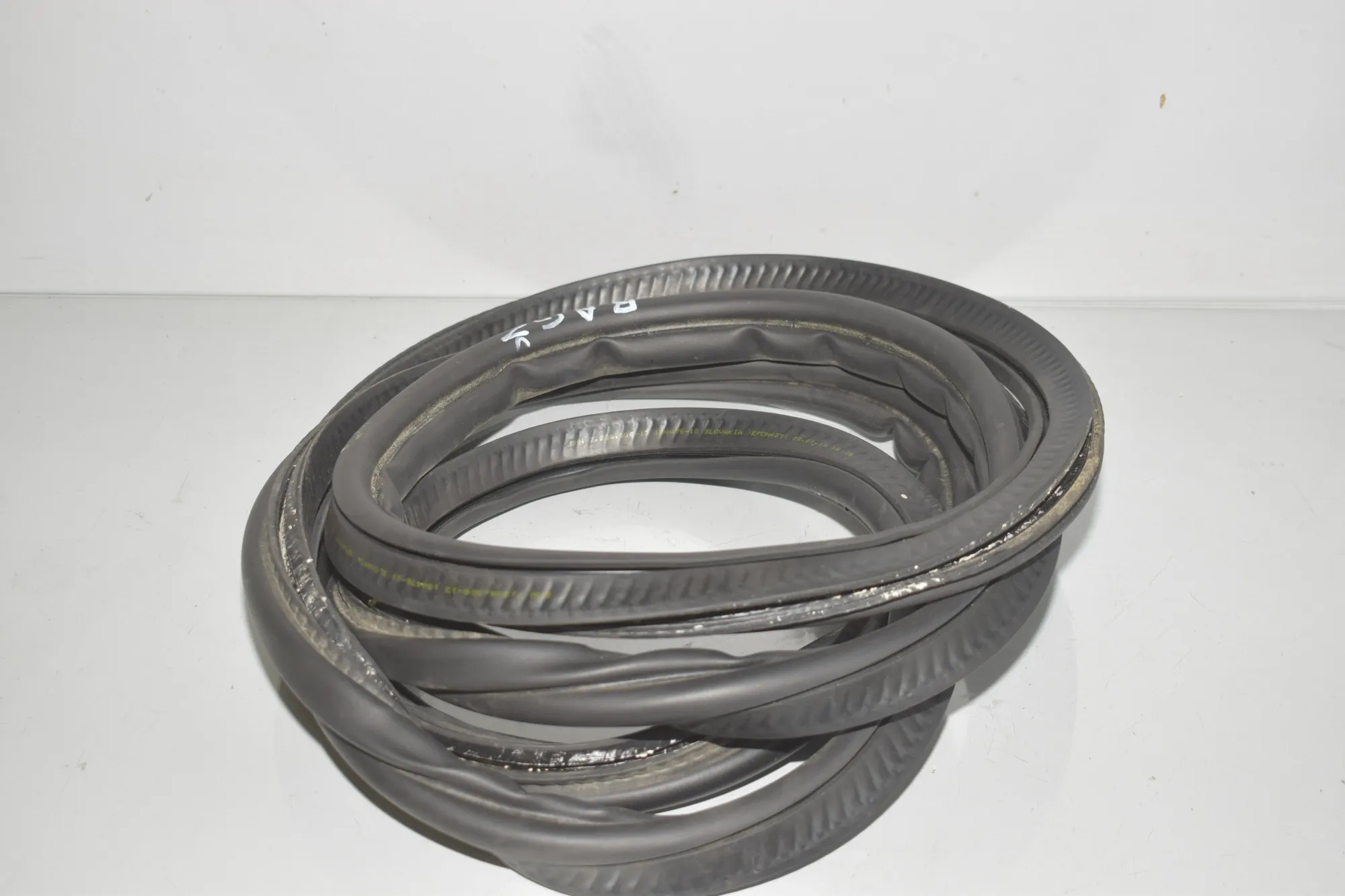 Tailgate Rubber Seal – OEM 7296906 · BMW i3 (I01) s Electric 2022