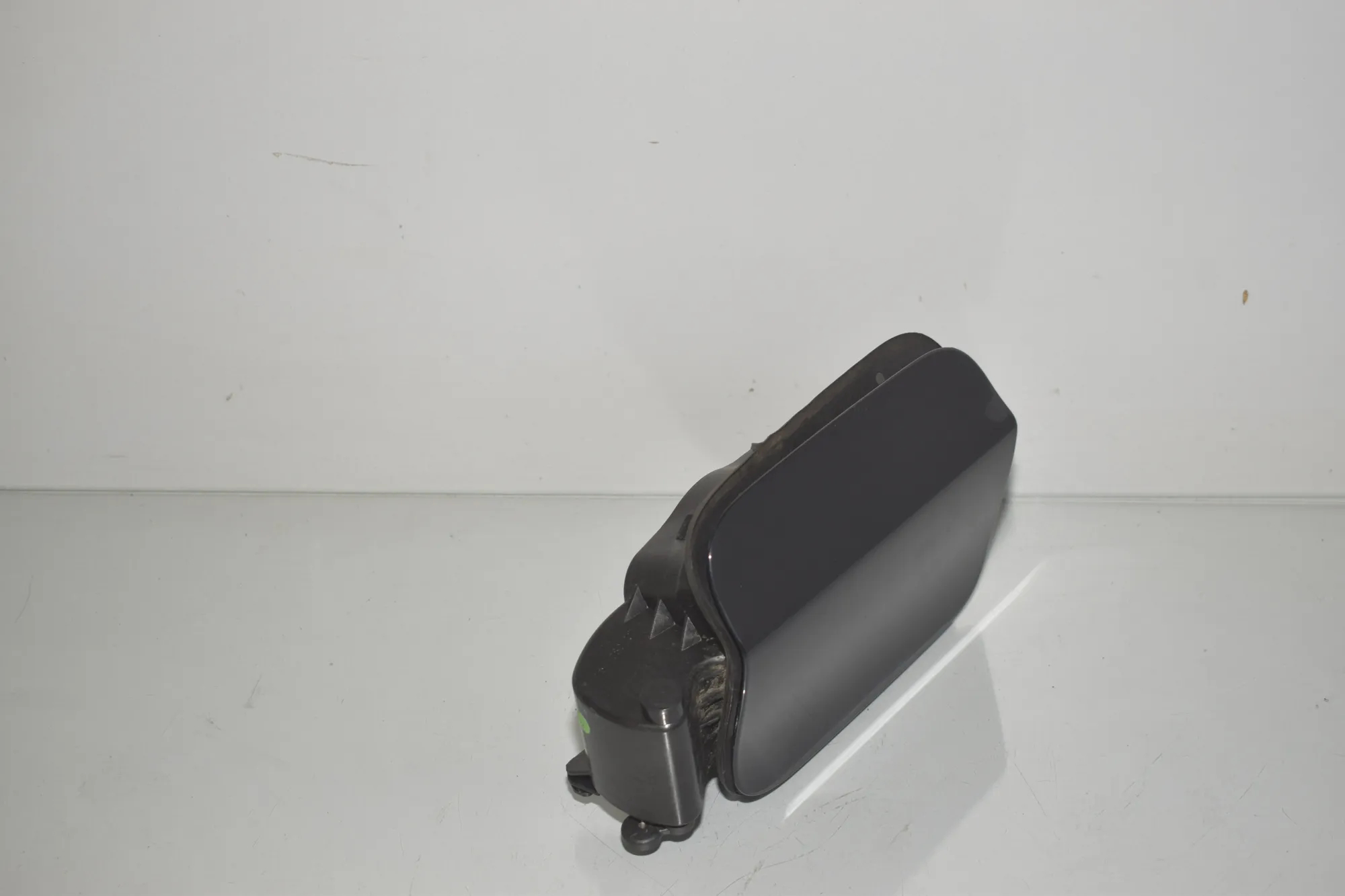 Fuel Tank Flap Cap – OEM 624118 · BMW 7 (F01, F02) 730 d 2009 – 2