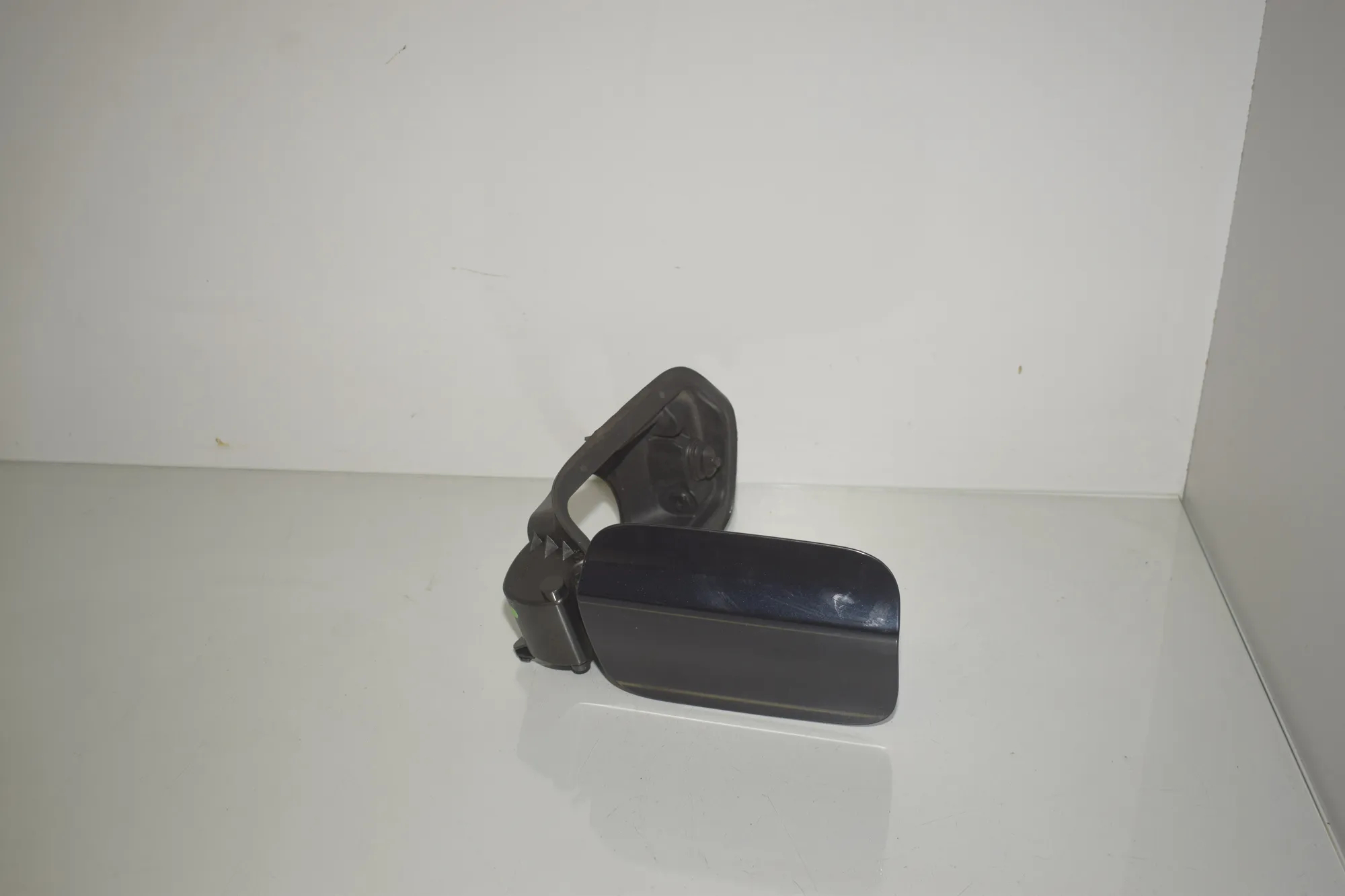 Fuel Tank Flap Cap – OEM 624118 · BMW 7 (F01, F02) 730 d 2009 – 4