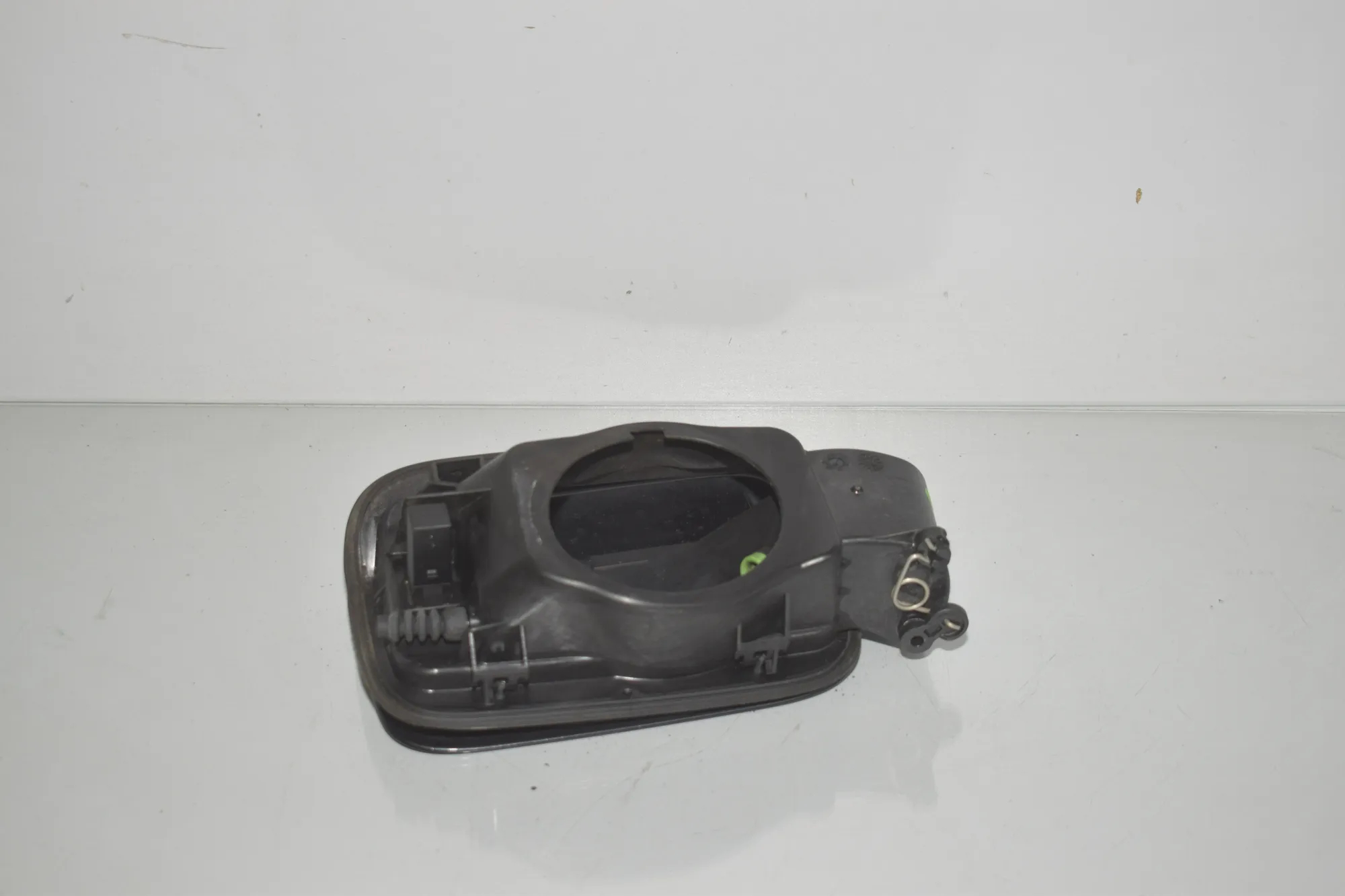 Fuel Tank Flap Cap – OEM 624118 · BMW 7 (F01, F02) 730 d 2009 – 3