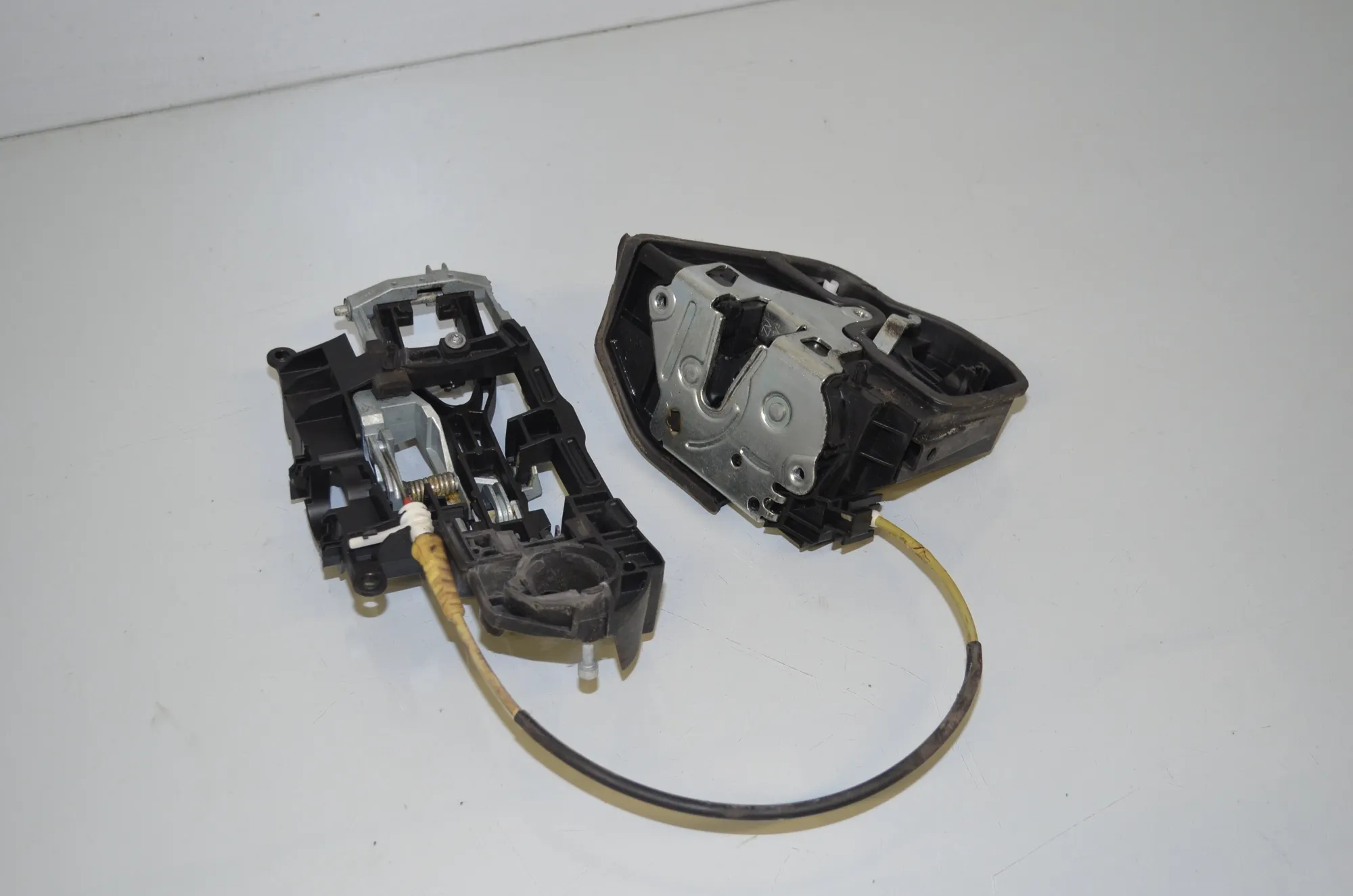 Rear Left Door Lock – OEM 7229459 · BMW 7 (F01, F02) 730 d 2009