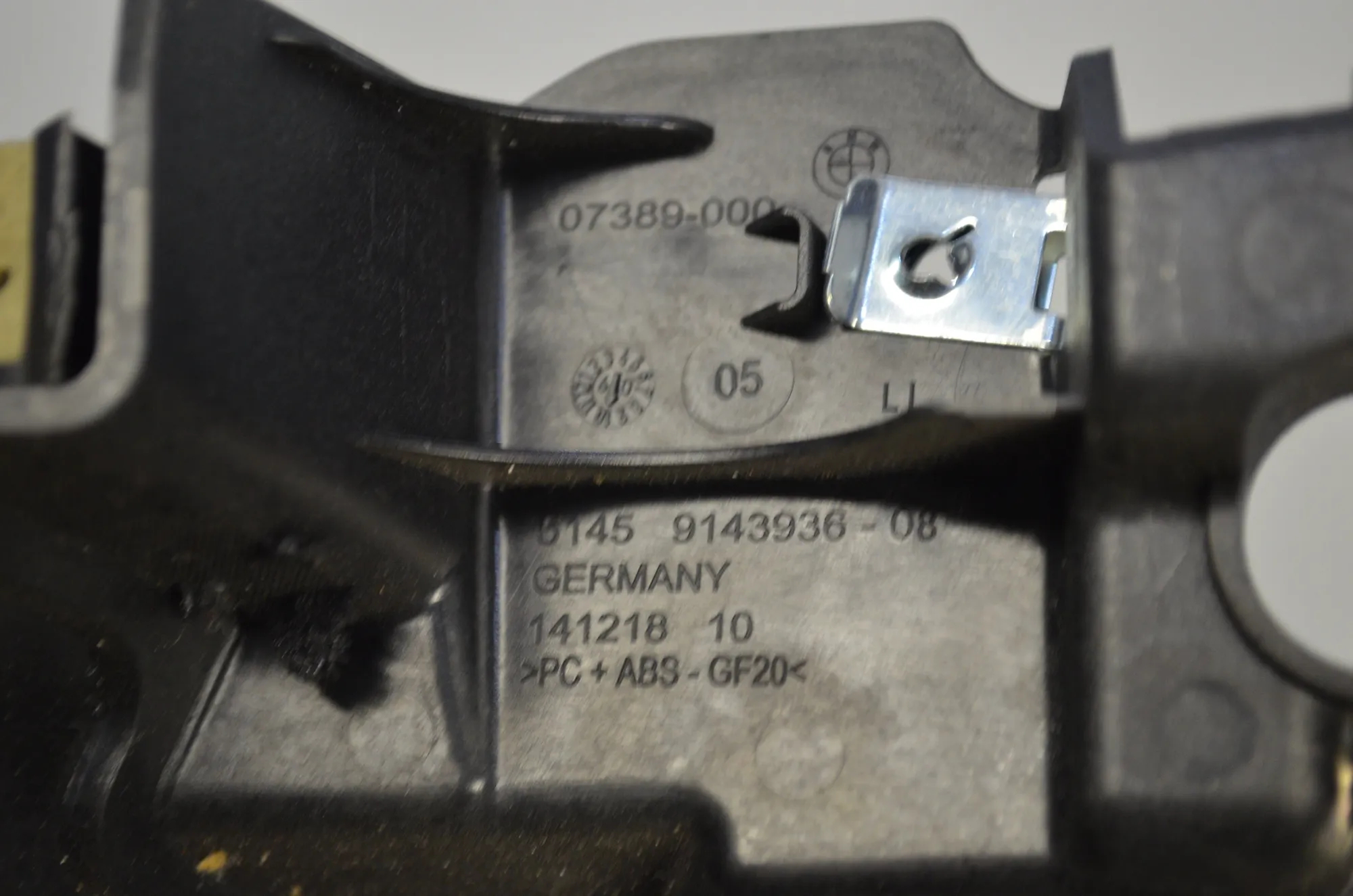 Other Interior Parts – OEM 9143936 · BMW 7 (F01, F02) 730 d 2009 – 4