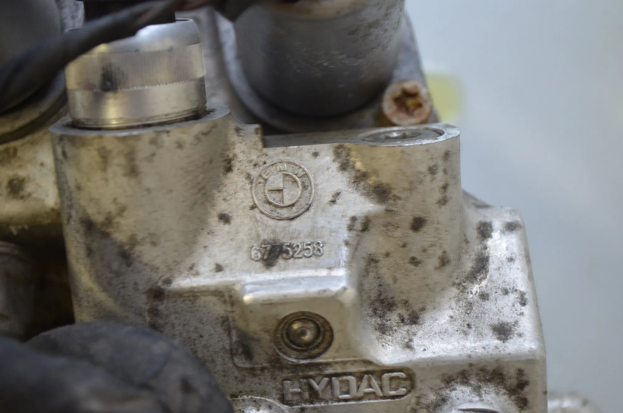 Hydraulic Valve Block – OEM 6775258 · BMW 7 (F01, F02) 730 d 2009 – 5
