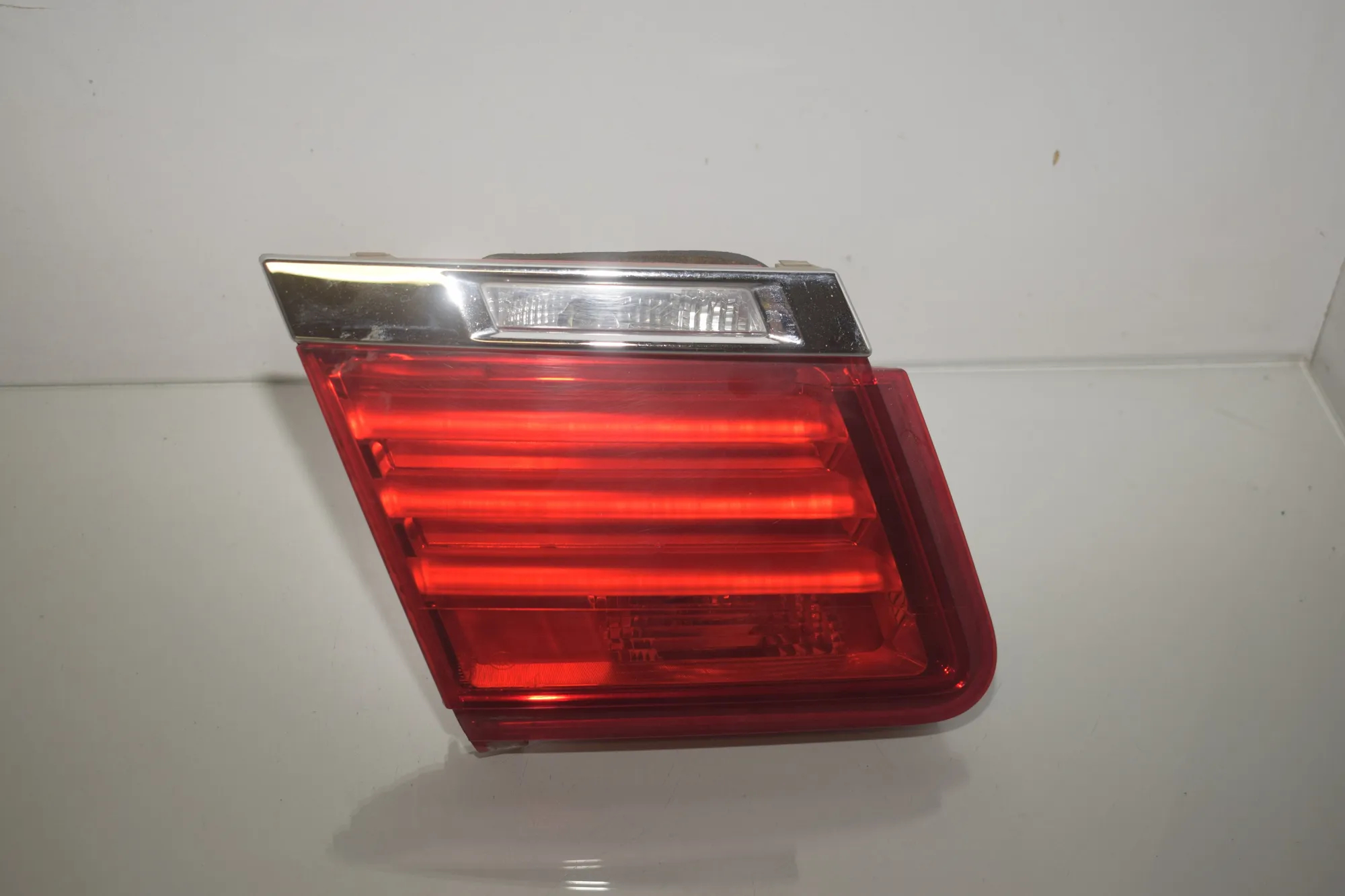Left Side Tailgate Tail Light – OEM 7182205 · BMW 7 (F01, F02) 730 d 2009 – 4