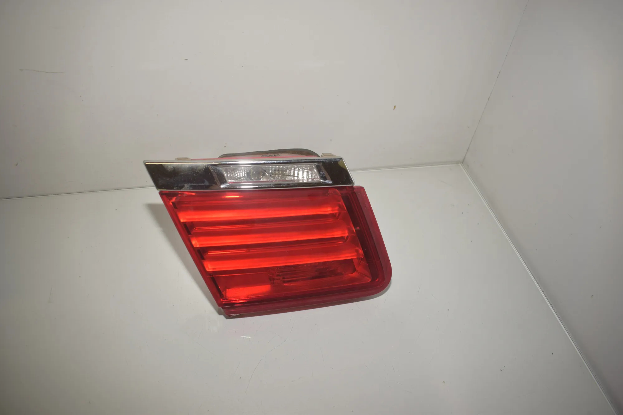 Left Side Tailgate Tail Light – OEM 7182205 · BMW 7 (F01, F02) 730 d 2009 – 2
