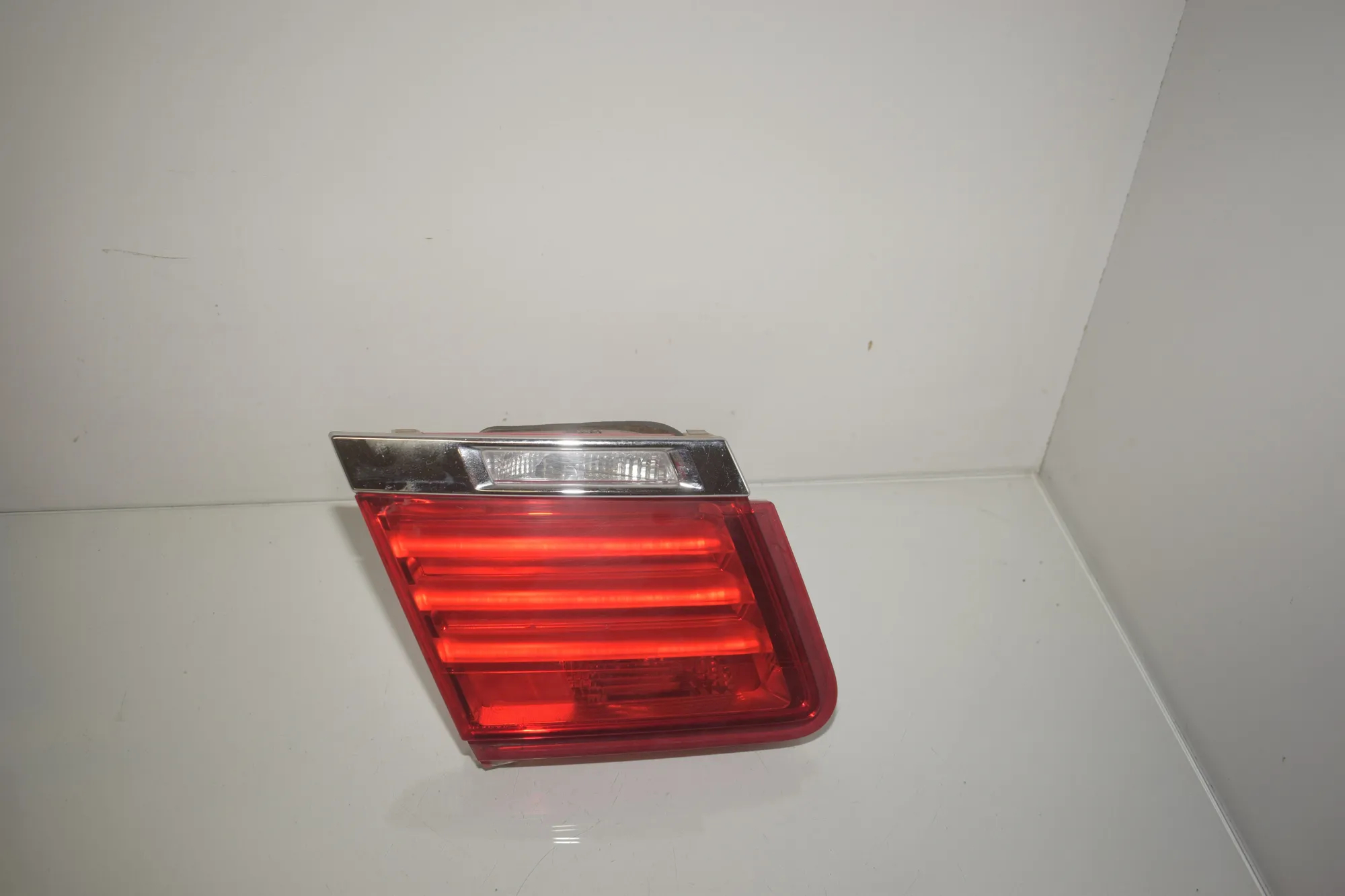Left Side Tailgate Tail Light – OEM 7182205 · BMW 7 (F01, F02) 730 d 2009