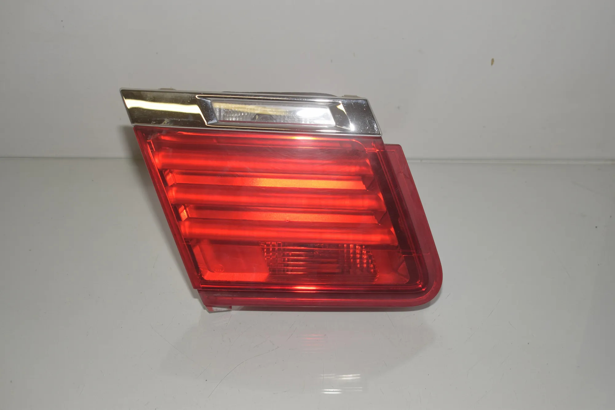 Left Side Tailgate Tail Light – OEM 7182205 · BMW 7 (F01, F02) 730 d 2009 – 3