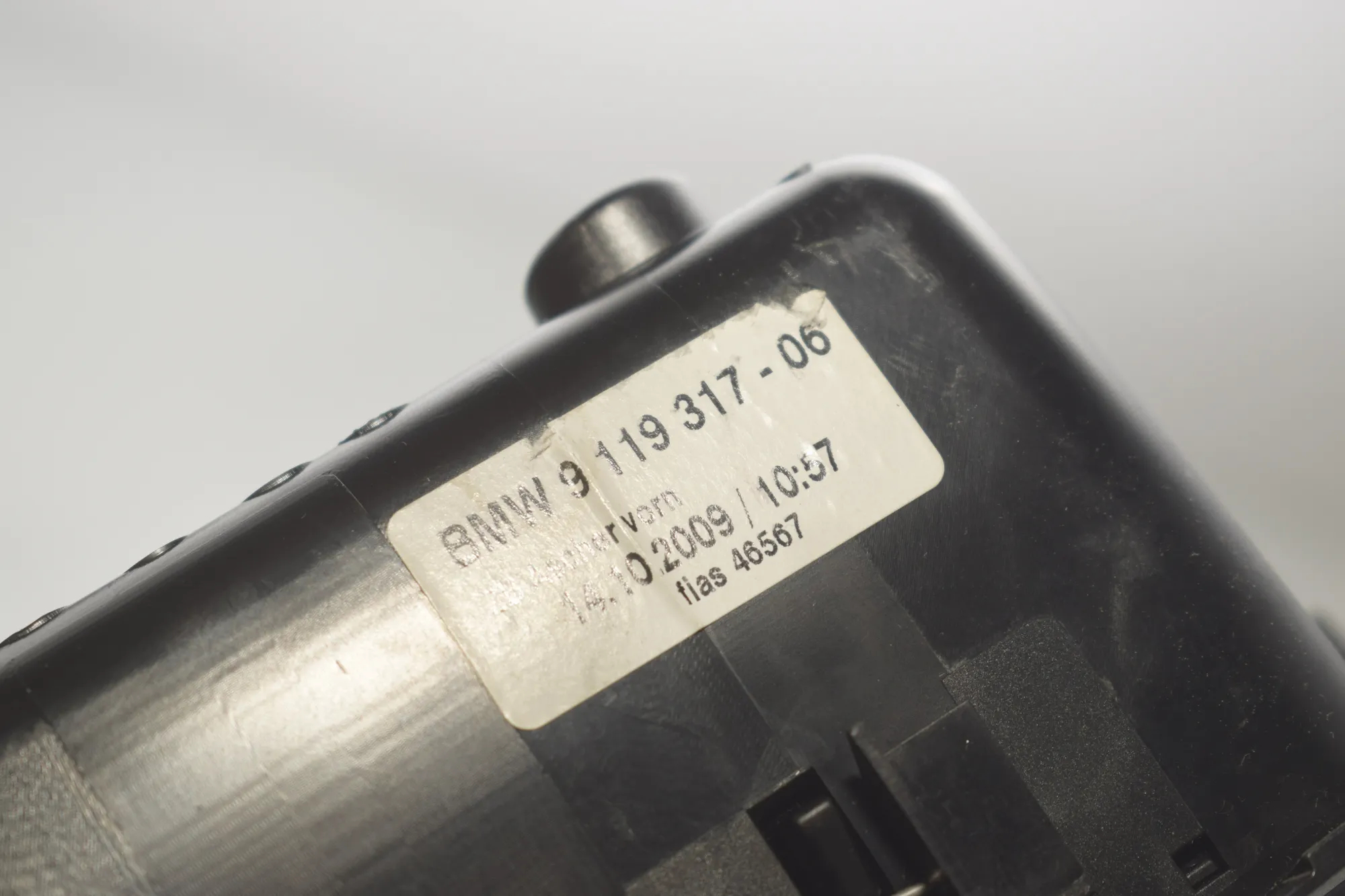 Ashtray – OEM 9119317 · BMW 7 (F01, F02) 730 d 2009 – 5