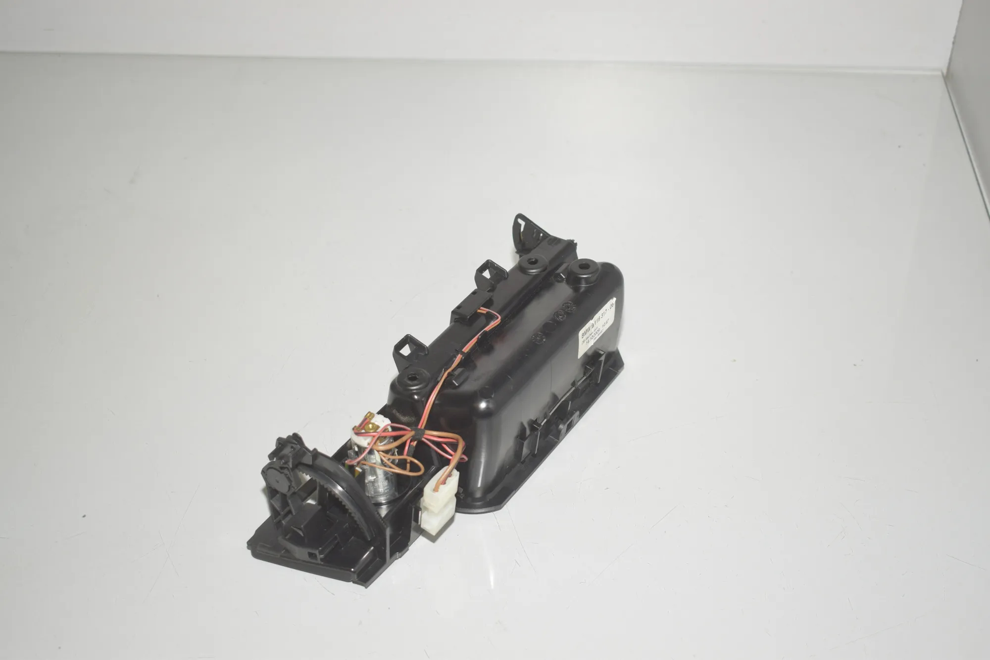 Ashtray – OEM 9119317 · BMW 7 (F01, F02) 730 d 2009 – 4
