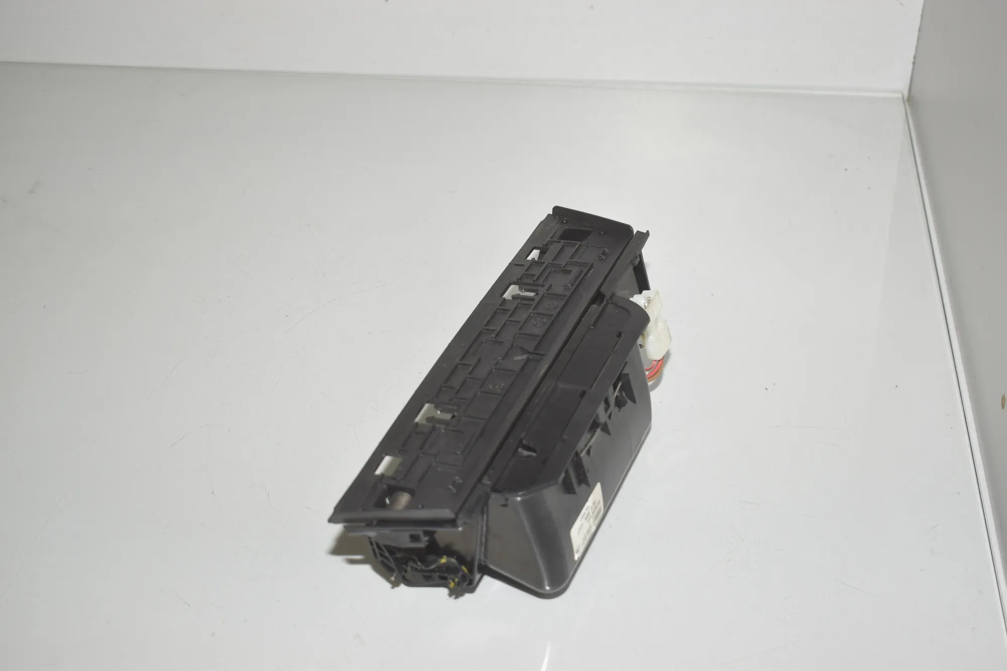 Ashtray – OEM 9119317 · BMW 7 (F01, F02) 730 d 2009 – 2