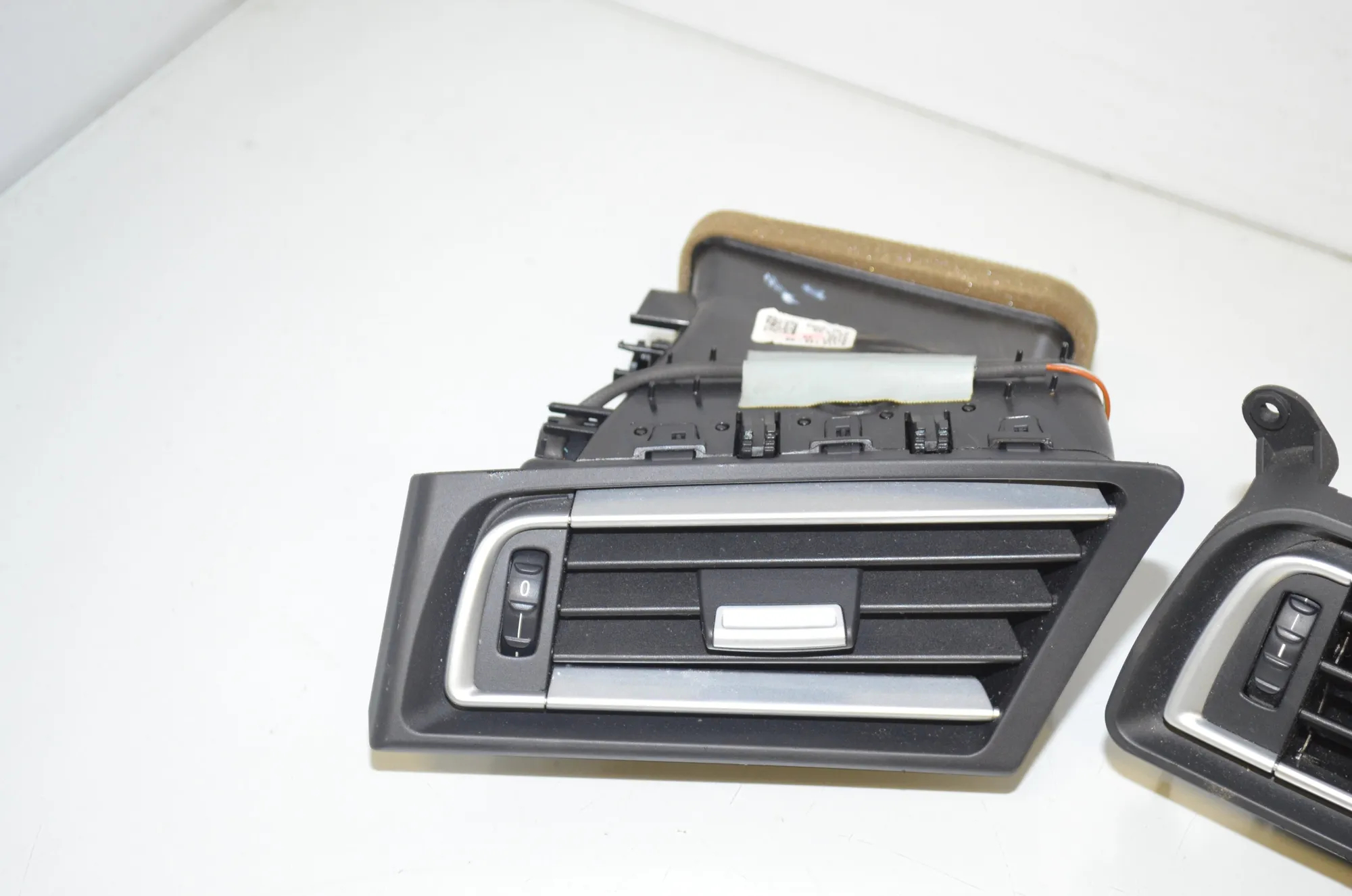 Dashboard Air Vents – OEM 9112150 · BMW 7 (F01, F02) 730 d 2009 – 2