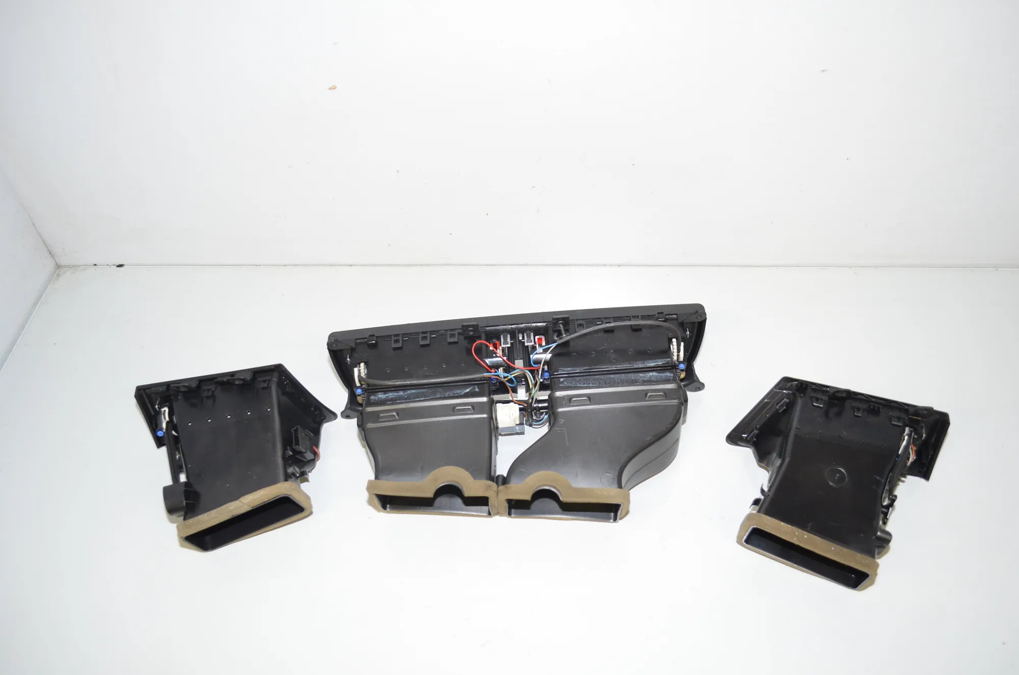 Dashboard Air Vents – OEM 9112150 · BMW 7 (F01, F02) 730 d 2009 – 6