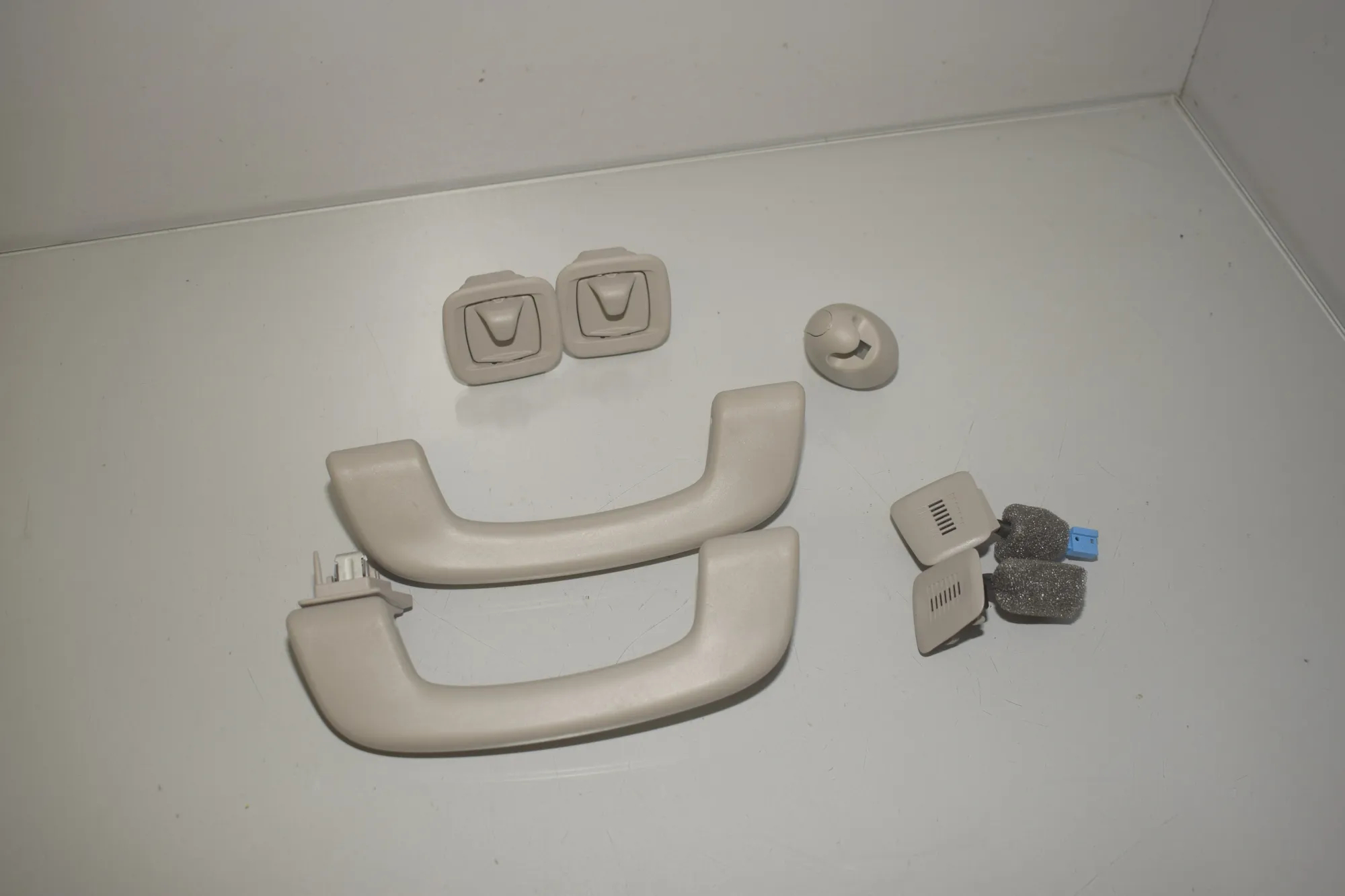 Interior Roof Handle Set – OEM 9263744 · BMW i3 (I01) s Electric 2022 – 2