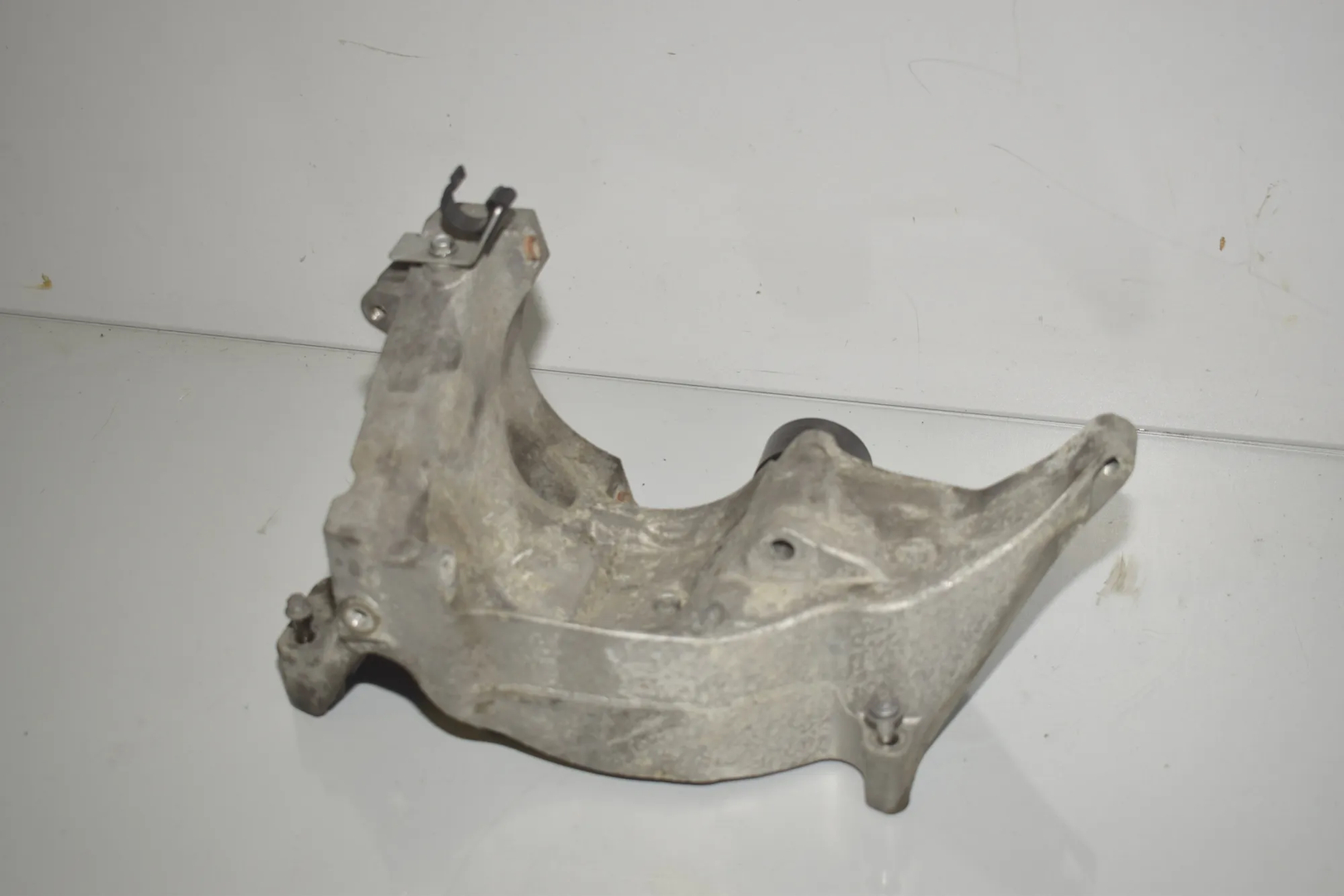 Alternator Generator Bracket – OEM 7802639 · BMW 7 (F01, F02) 730 d 2009 – 4