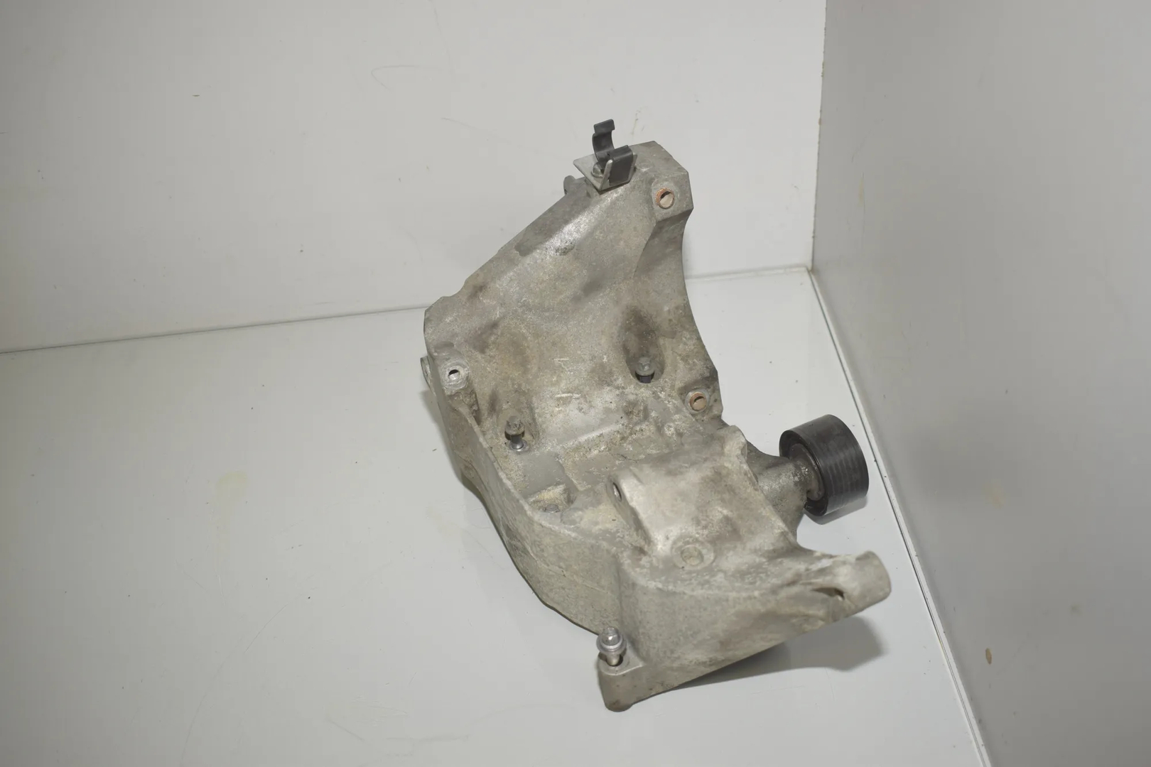 Alternator Generator Bracket – OEM 7802639 · BMW 7 (F01, F02) 730 d 2009 – 3