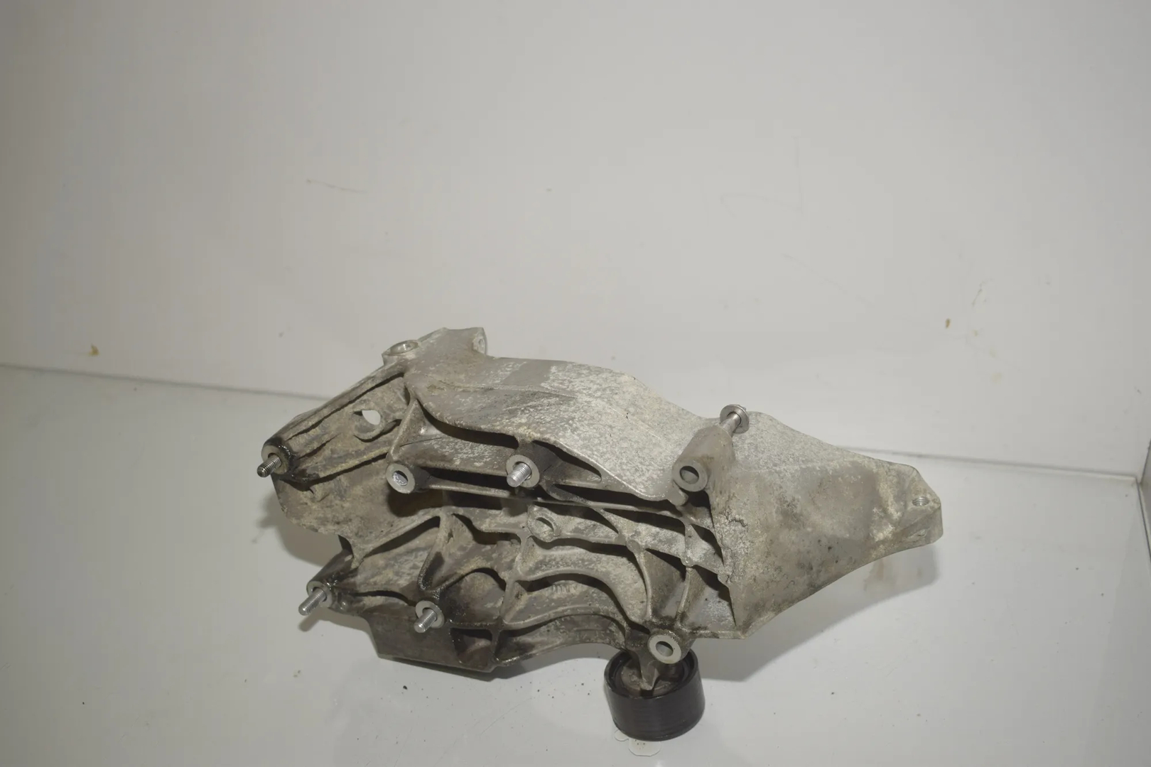 Alternator Generator Bracket – OEM 7802639 · BMW 7 (F01, F02) 730 d 2009 – 5