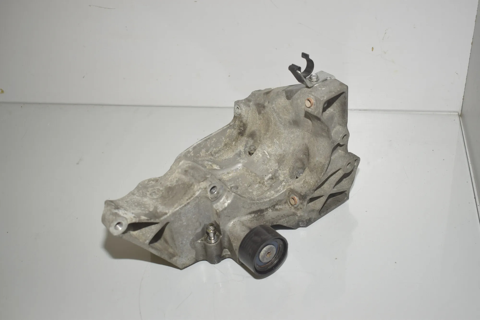 Alternator Generator Bracket – OEM 7802639 · BMW 7 (F01, F02) 730 d 2009 – 2