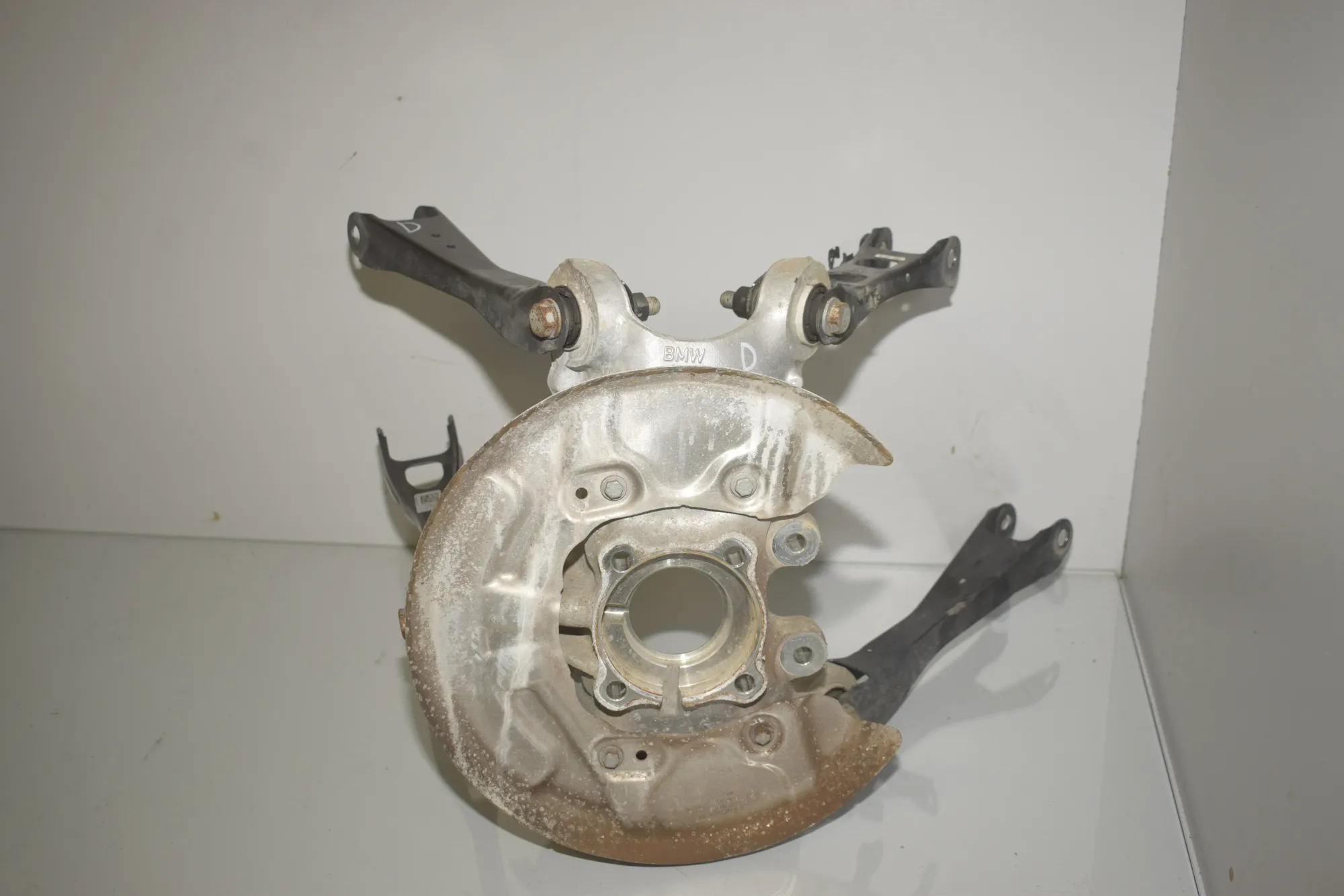 Rear Right Wheel Hub – OEM 6867882 · BMW i3 (I01) s Electric 2022