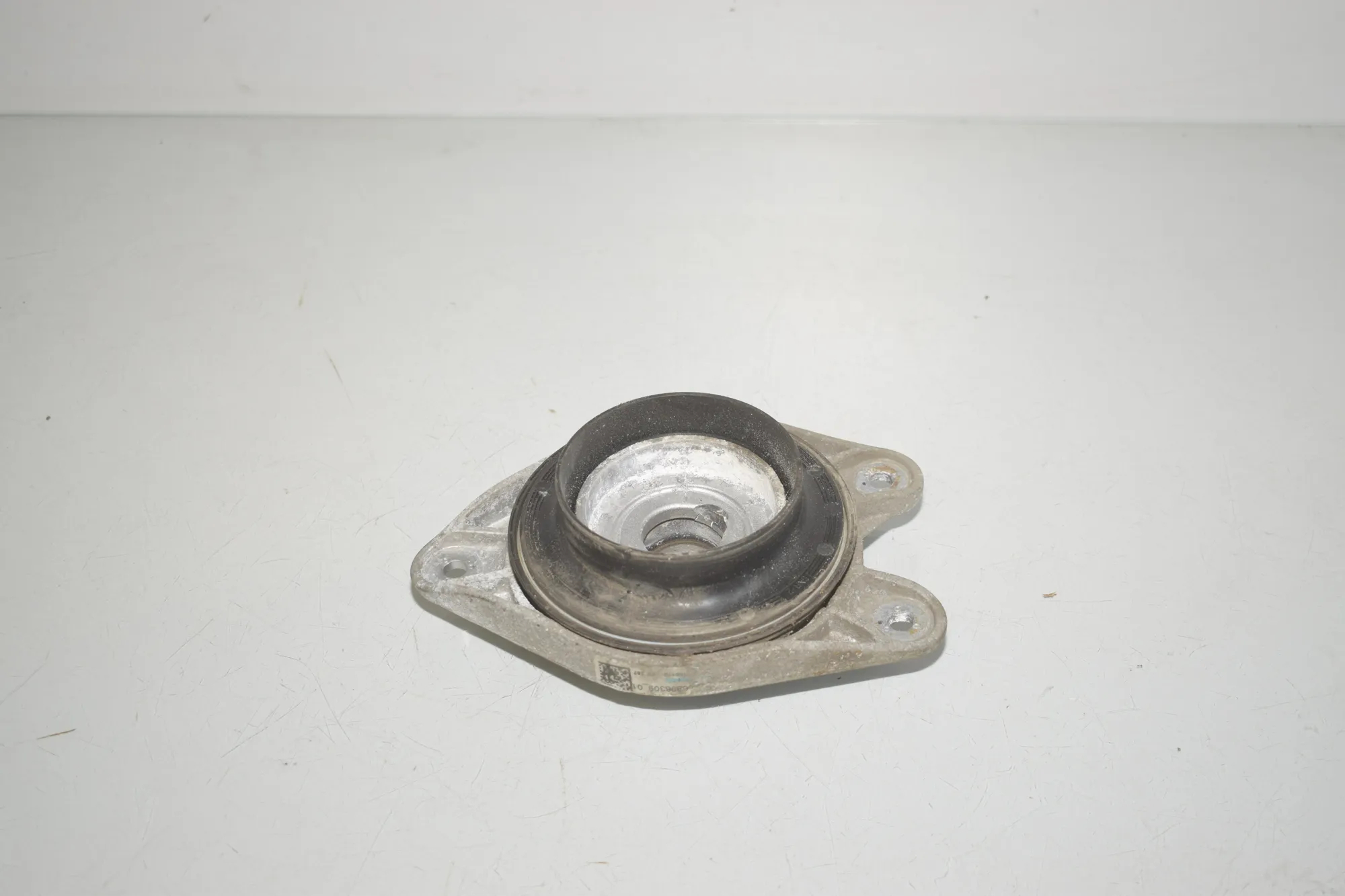 Front Right Shock Absorber Bracket – OEM 6896309 · BMW i3 (I01) s Electric 2022 – 3
