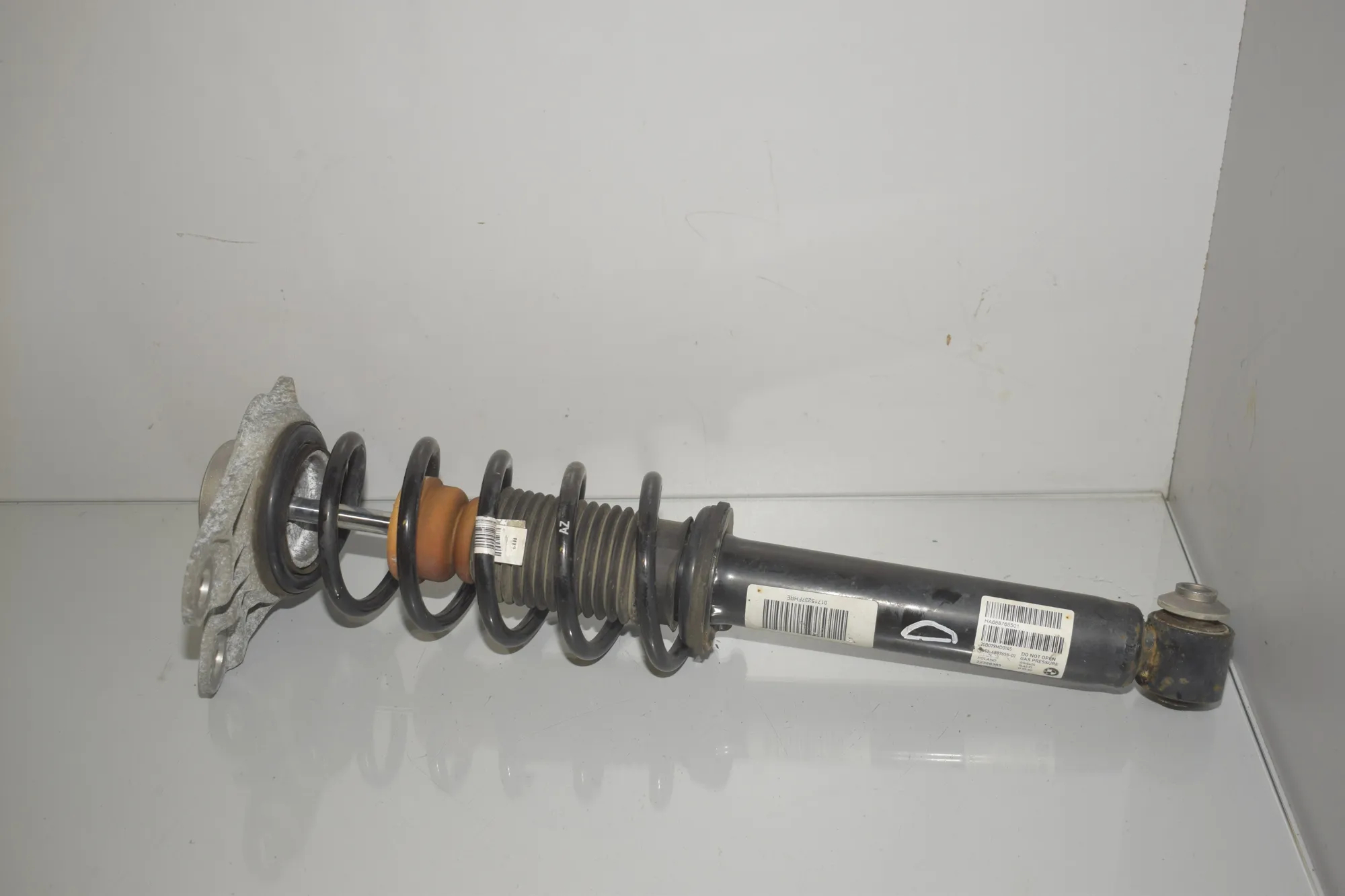Rear Right Shock Absorber – OEM 6887655 · BMW i3 (I01) s Electric 2022 – 2
