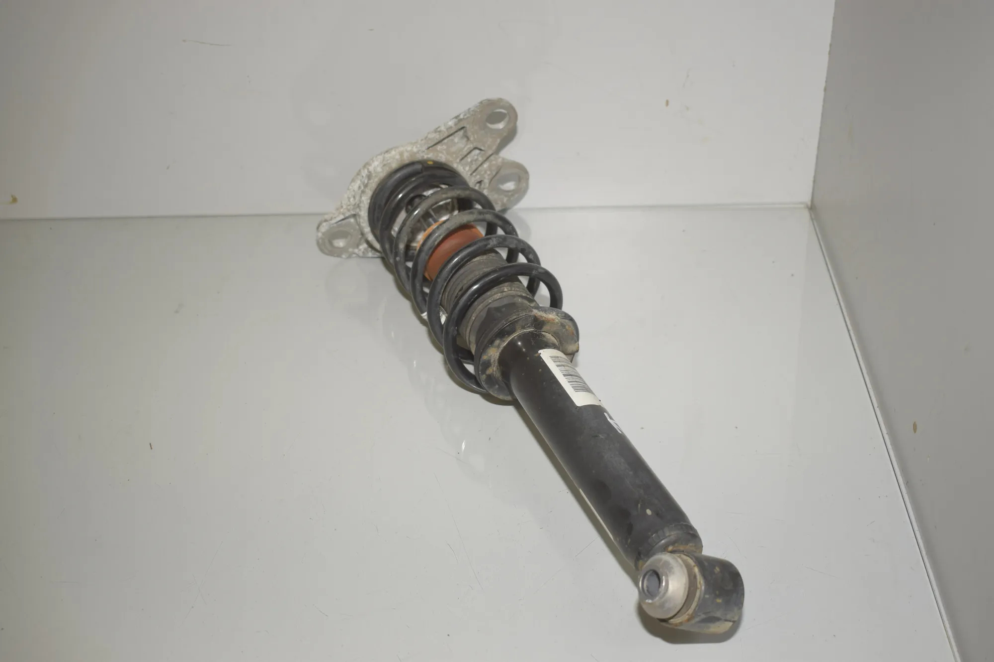 Rear Left Shock Absorber – OEM 6887655 · BMW i3 (I01) s Electric 2022 – 3