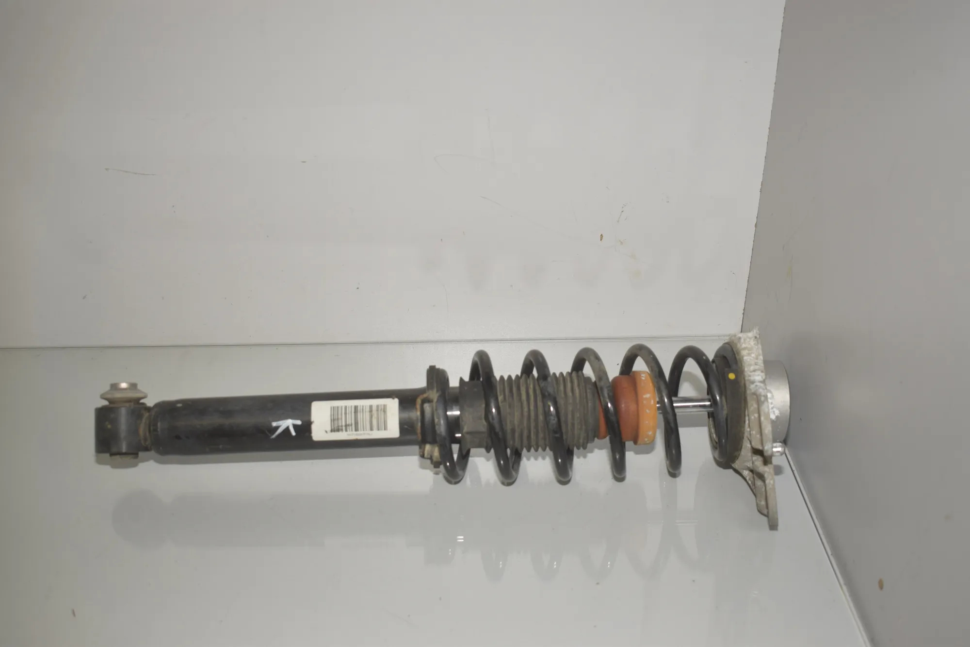 Rear Left Shock Absorber – OEM 6887655 · BMW i3 (I01) s Electric 2022 – 4