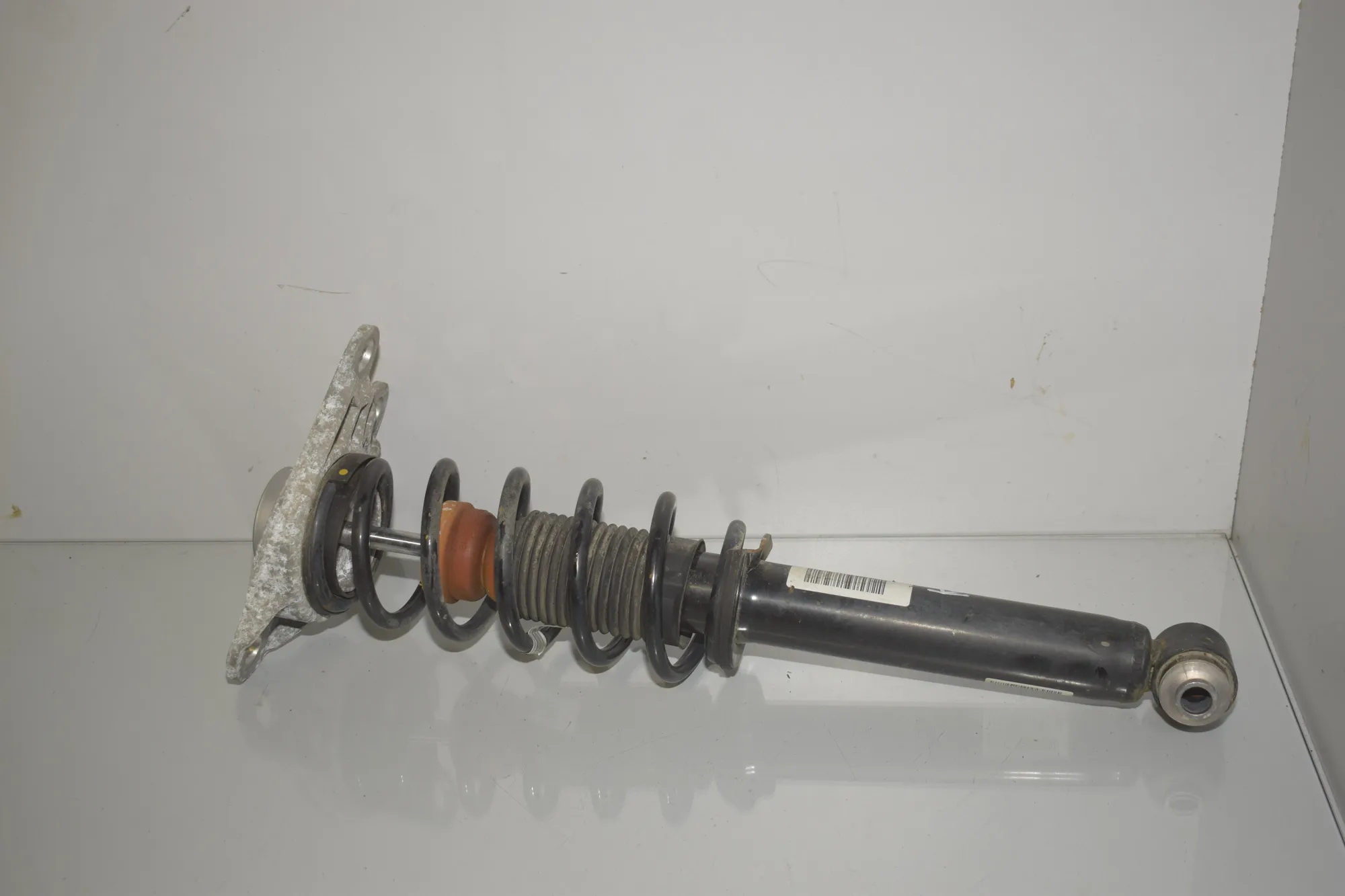 Rear Left Shock Absorber – OEM 6887655 · BMW i3 (I01) s Electric 2022 – 2