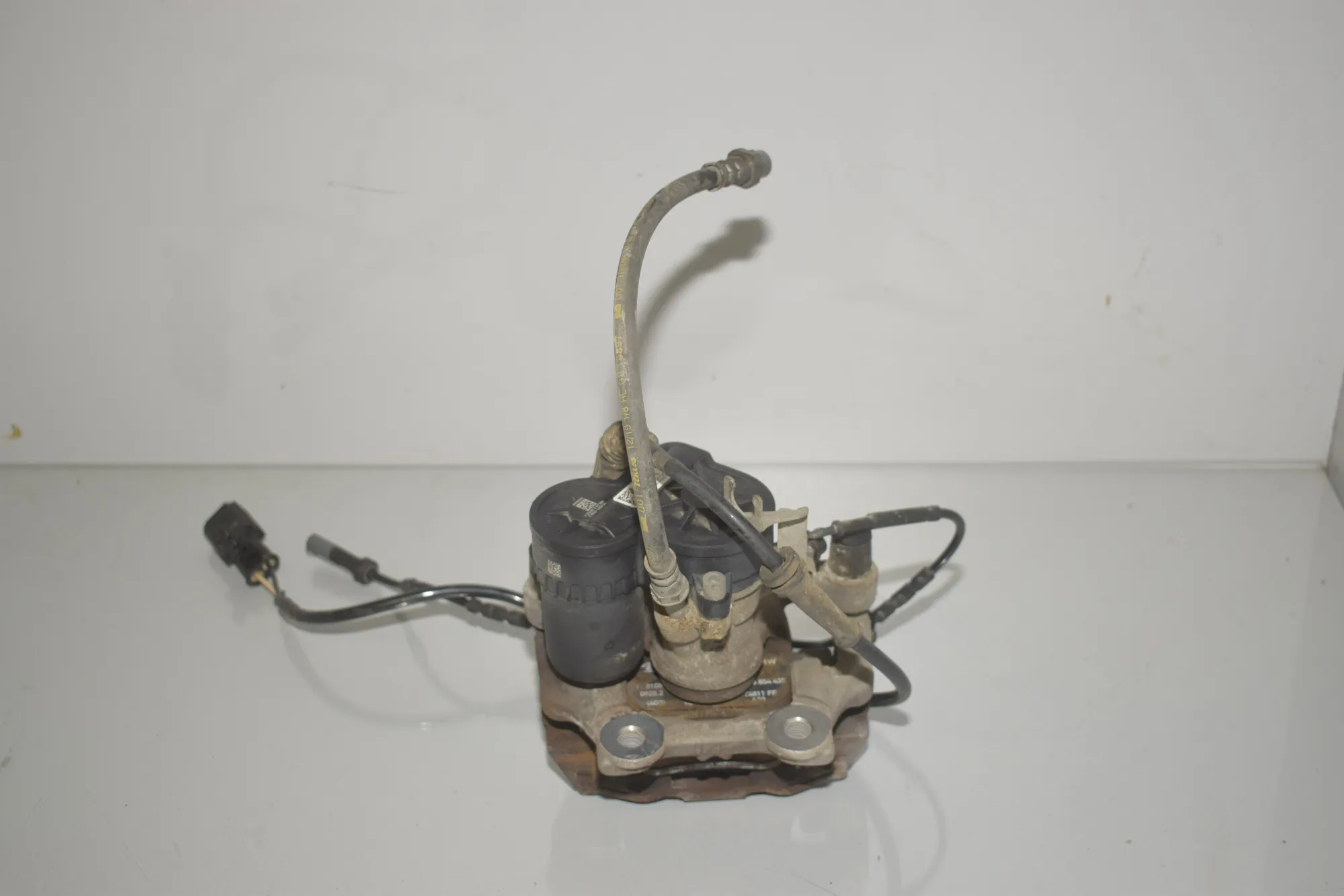 Rear Right Brake Caliper – OEM 6883020 · BMW i3 (I01) s Electric 2022 – 3