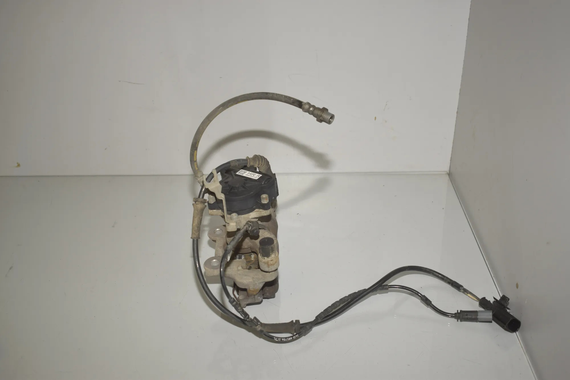 Rear Right Brake Caliper – OEM 6883020 · BMW i3 (I01) s Electric 2022 – 2