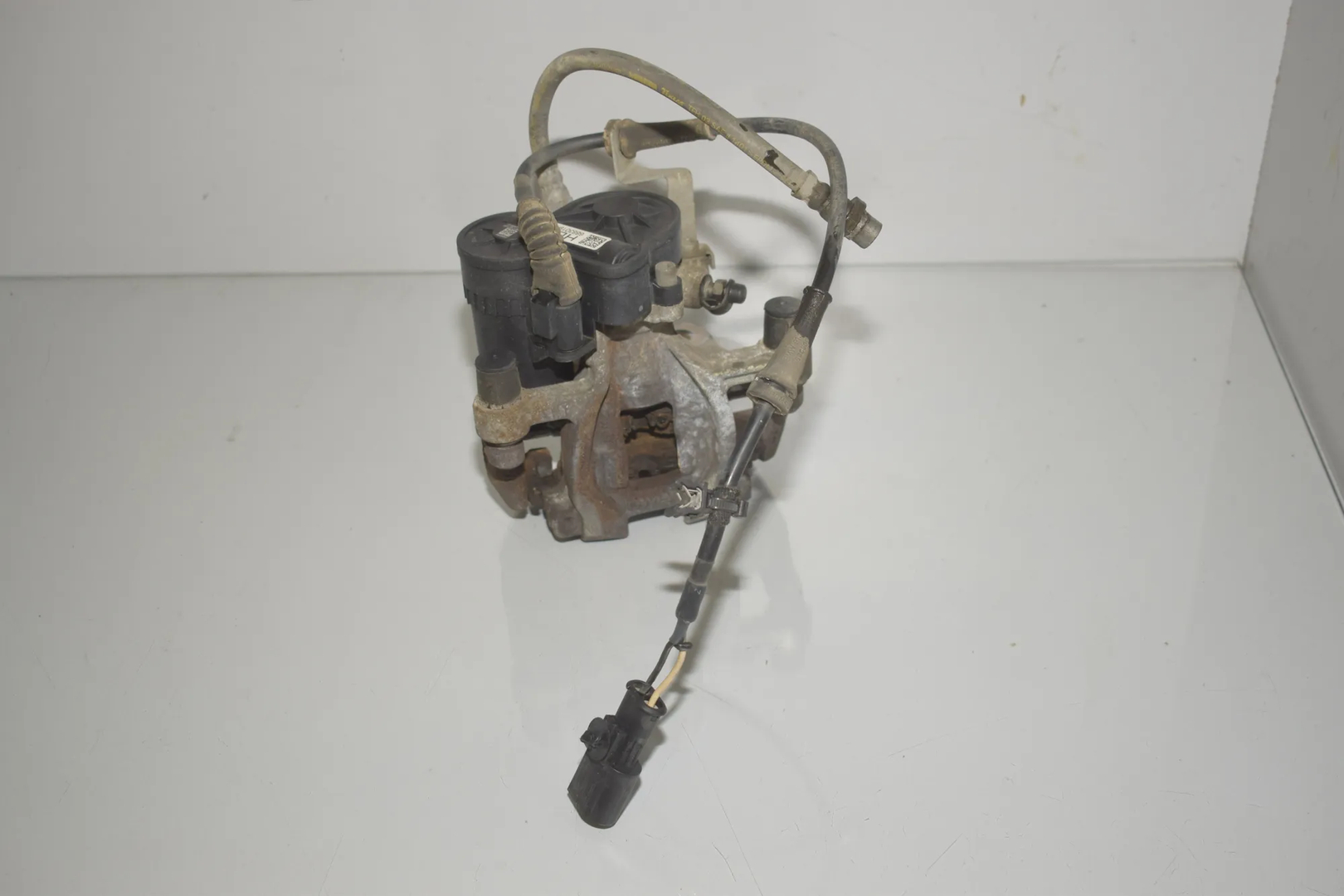 Rear Left Brake Caliper – OEM 6883019 · BMW i3 (I01) s Electric 2022