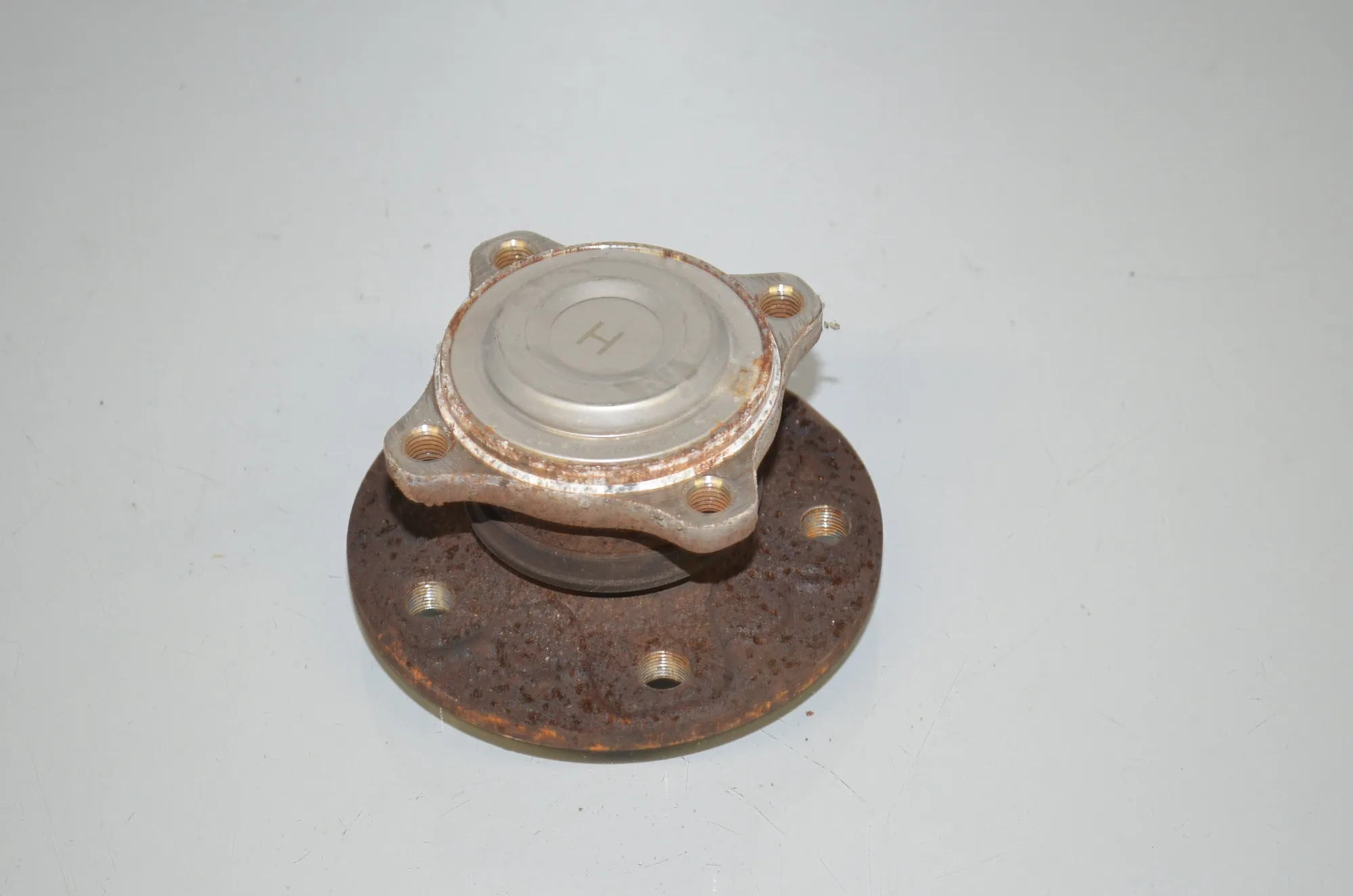 Front Right Wheel Bearing – OEM 6867927 · BMW i3 (I01) s Electric 2022 – 4