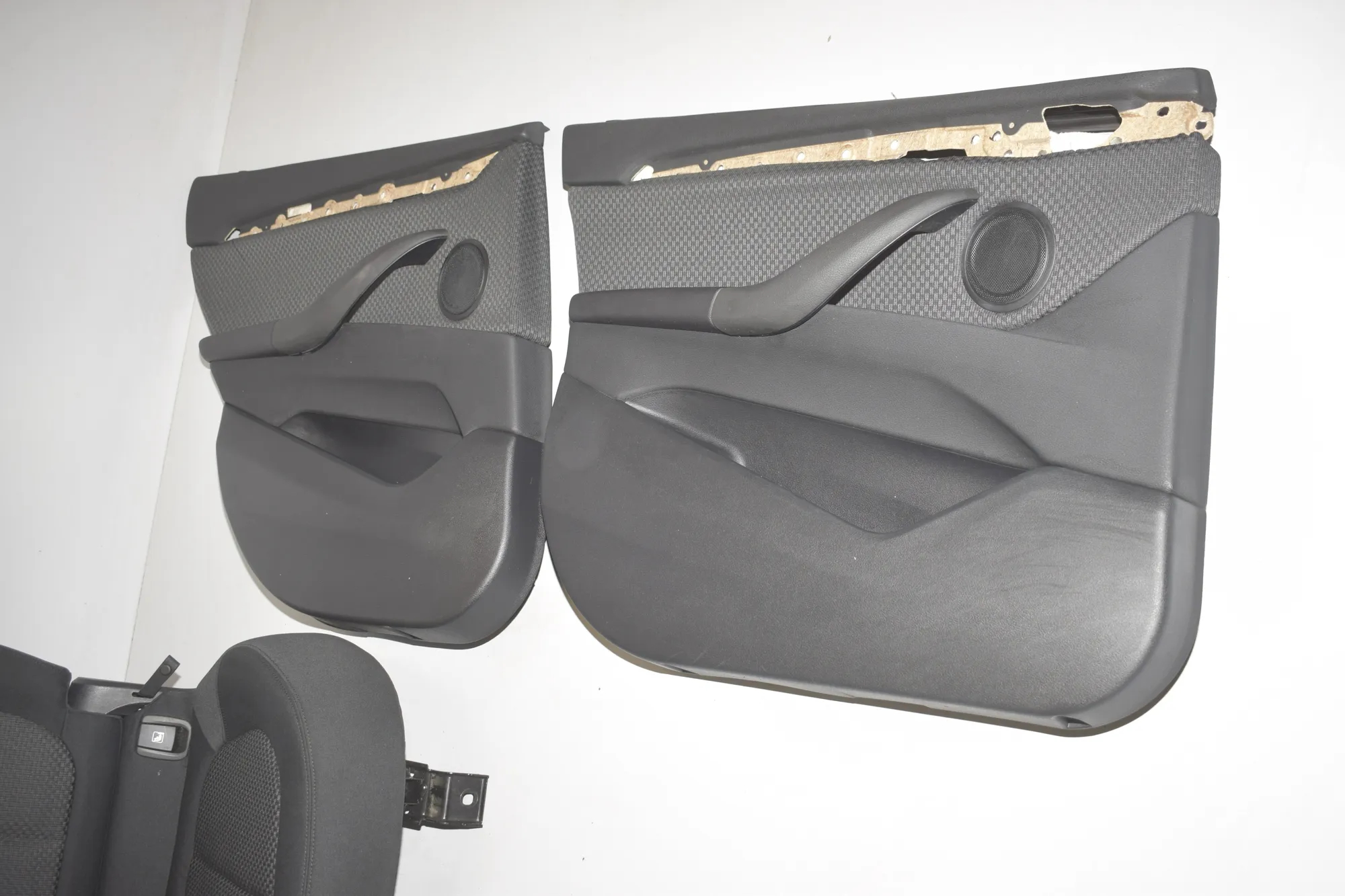 Seat set · BMW X1 (F48) xDrive 18 d 2018 – 8