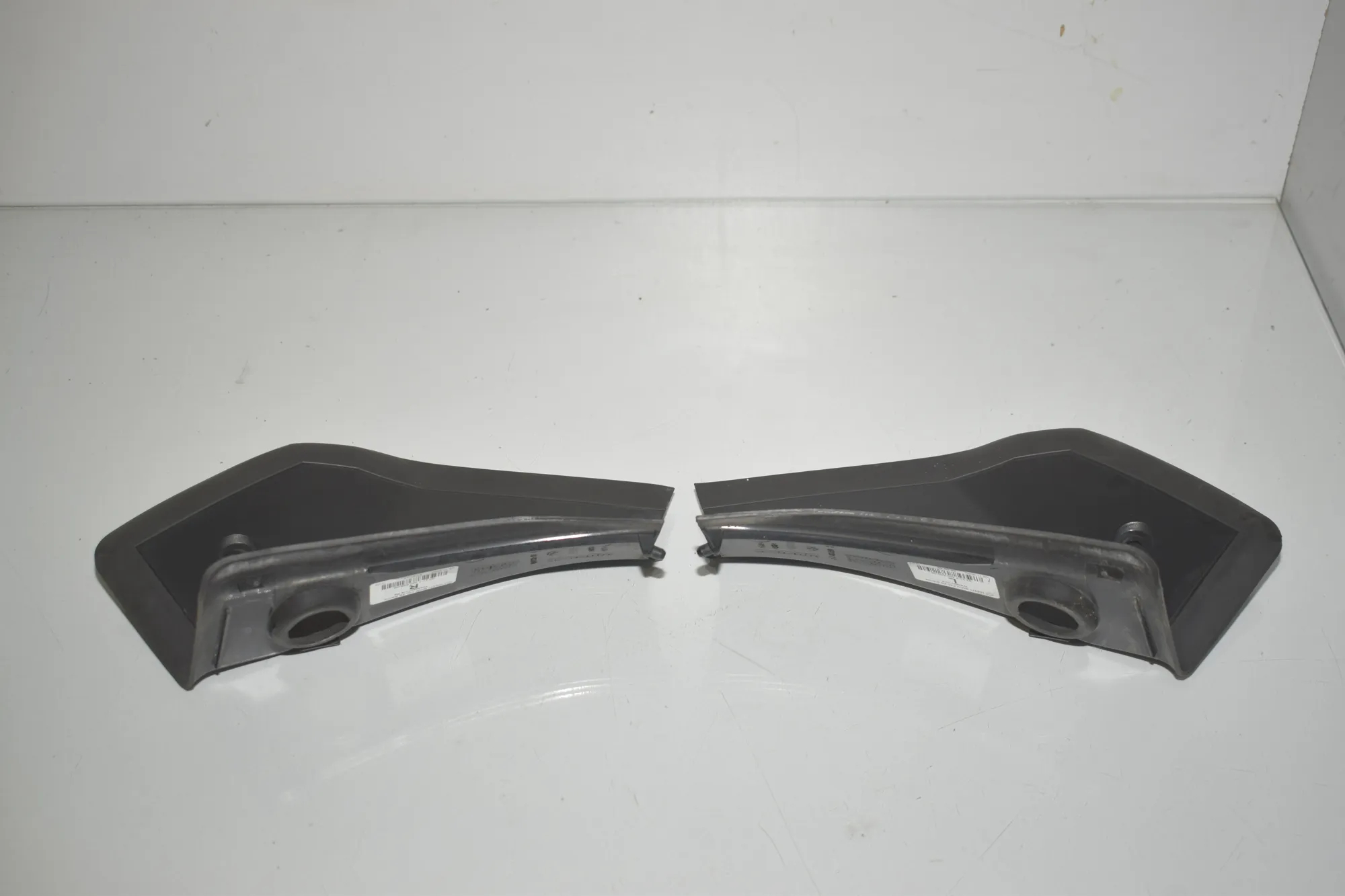 Rear Right Tail Light Trim – OEM 7450666 · BMW 1 (F40) (2019 - -) F40) 116 d 2020 – 2