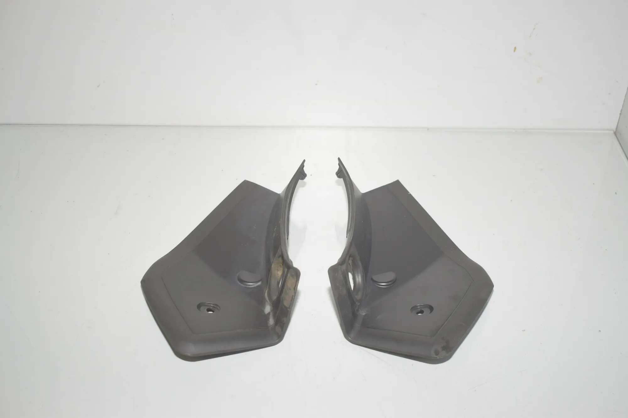 Rear Right Tail Light Trim – OEM 7450666 · BMW 1 (F40) (2019 - -) F40) 116 d 2020