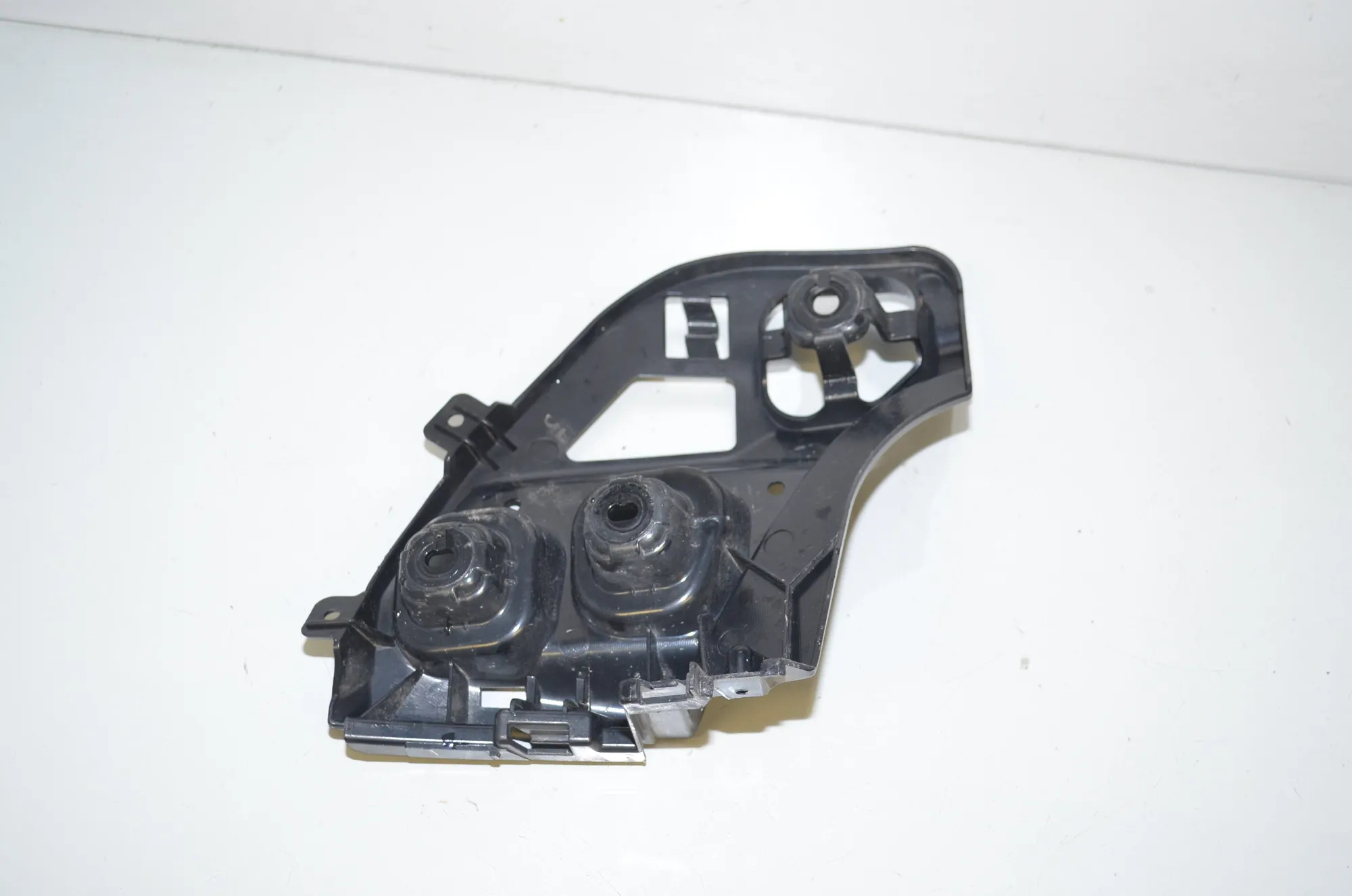 Rear Left Bumper Bracket – OEM 7461397 · BMW 1 (F40) (2019 - -) F40) 116 d 2020 – 4
