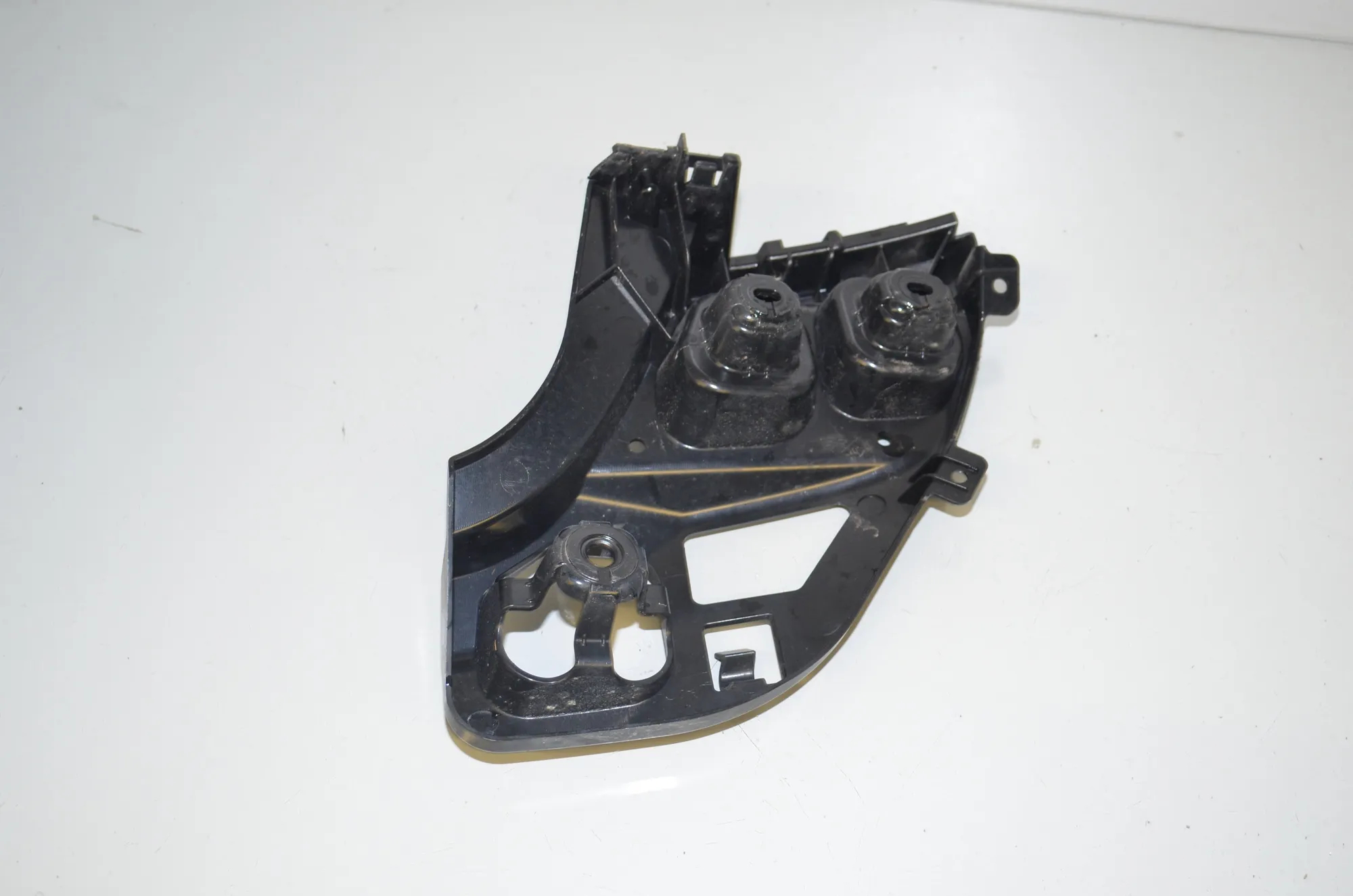 Rear Left Bumper Bracket – OEM 7461397 · BMW 1 (F40) (2019 - -) F40) 116 d 2020 – 3