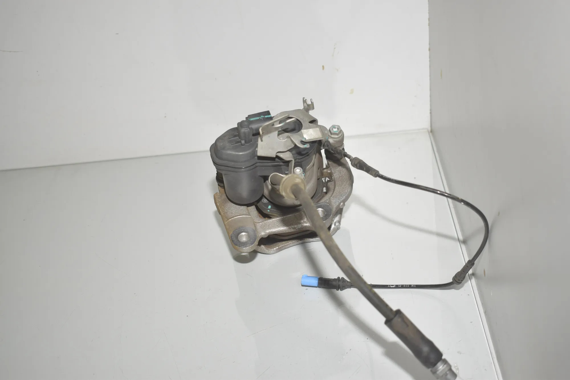 Rear Right Brake Caliper – OEM 6870576 · BMW iX3 (G08) (2020 - -) Electric (286 HP) 2022 – 3