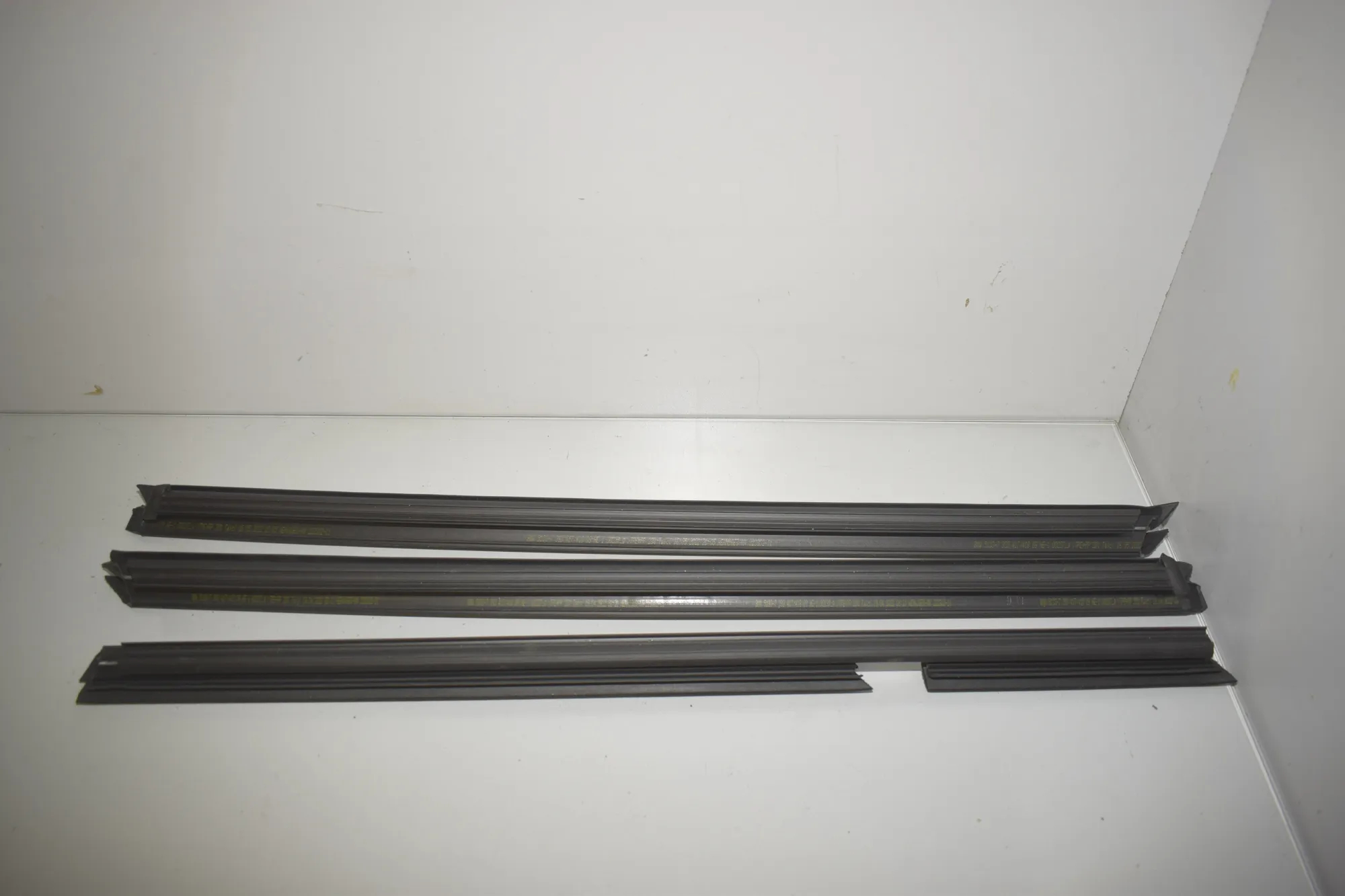 Front Right Door Window Molding – OEM 7393429 · BMW iX3 (G08) (2020 - -) Electric (286 HP) 2022 – 4