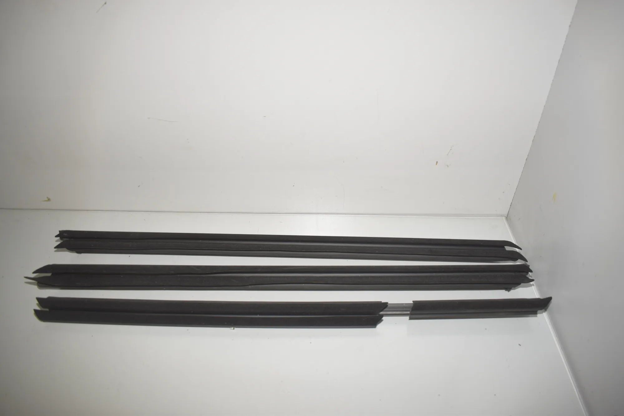Front Right Door Window Molding – OEM 7393429 · BMW iX3 (G08) (2020 - -) Electric (286 HP) 2022 – 2
