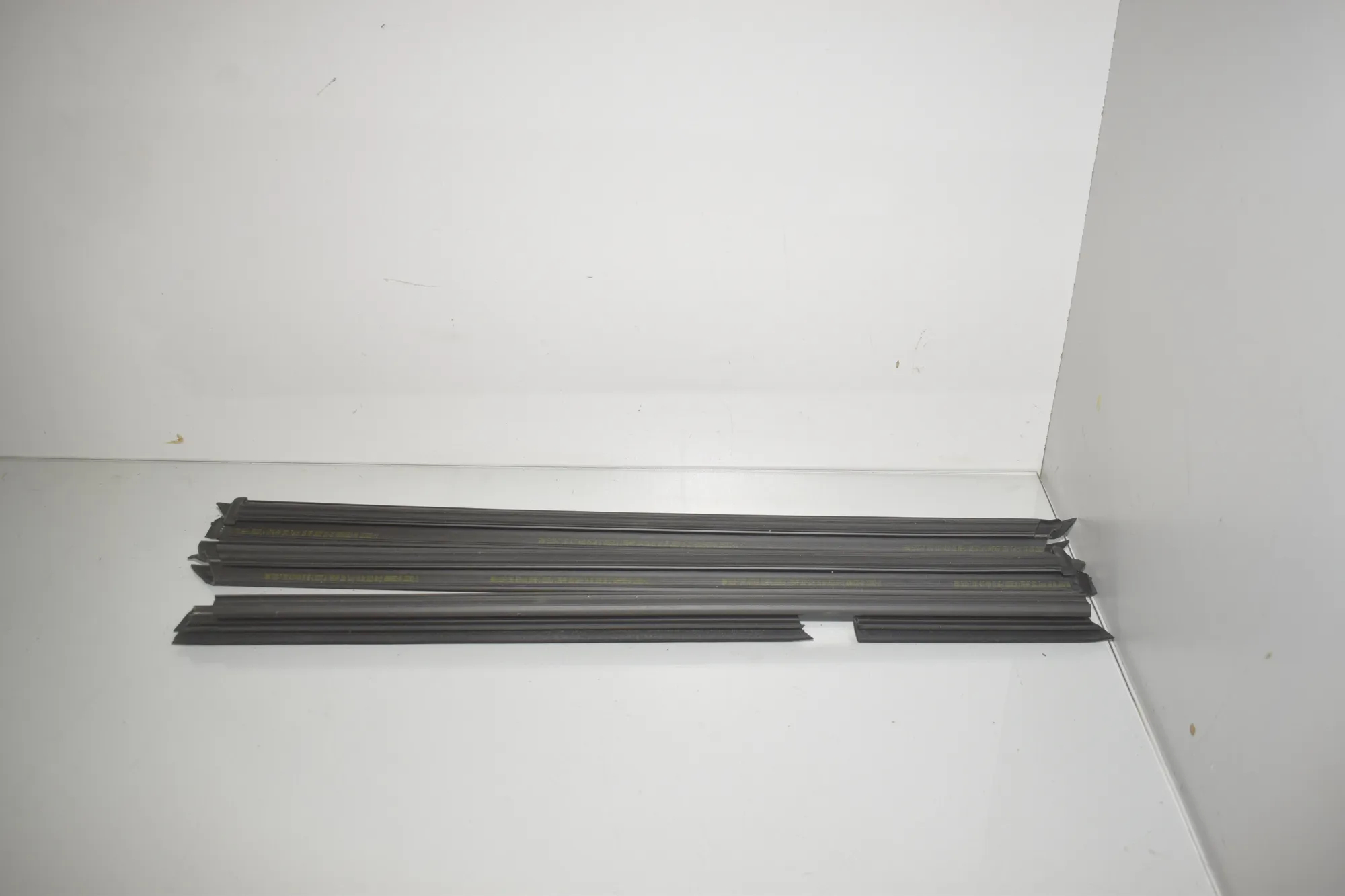 Front Right Door Window Molding – OEM 7393429 · BMW iX3 (G08) (2020 - -) Electric (286 HP) 2022 – 3