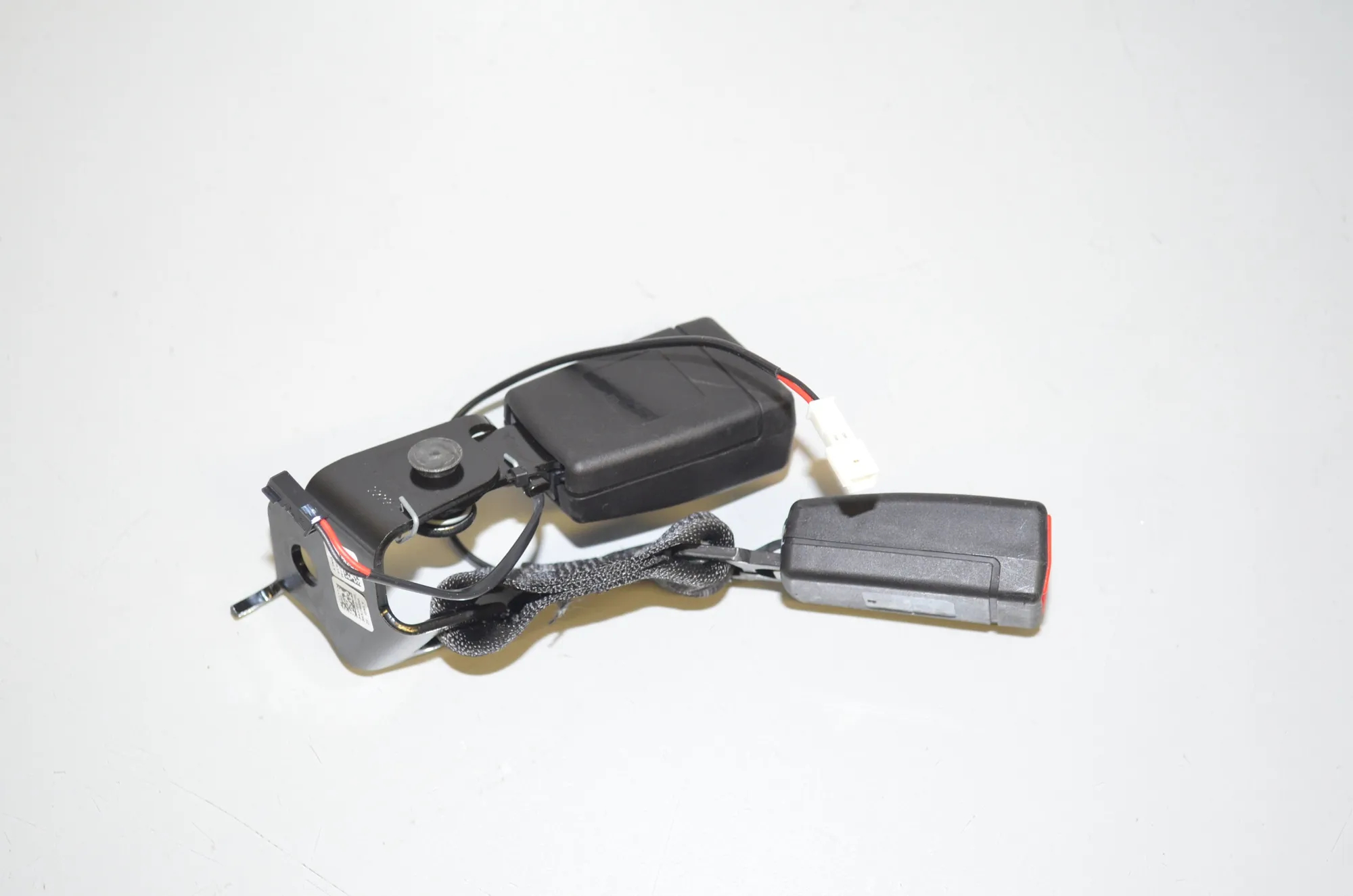 Rear Middle Seat Buckle – OEM 5A44F66 · BMW iX3 (G08) (2020 - -) Electric (286 HP) 2022 – 3